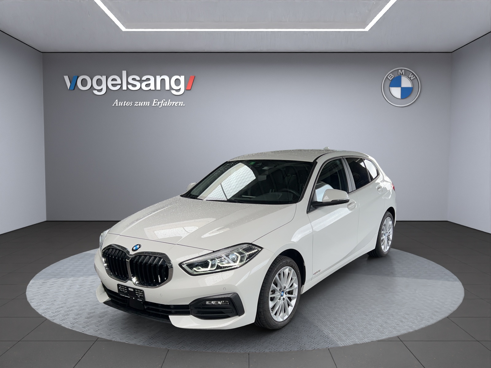 BMW 118i Essential Edition Steptronic