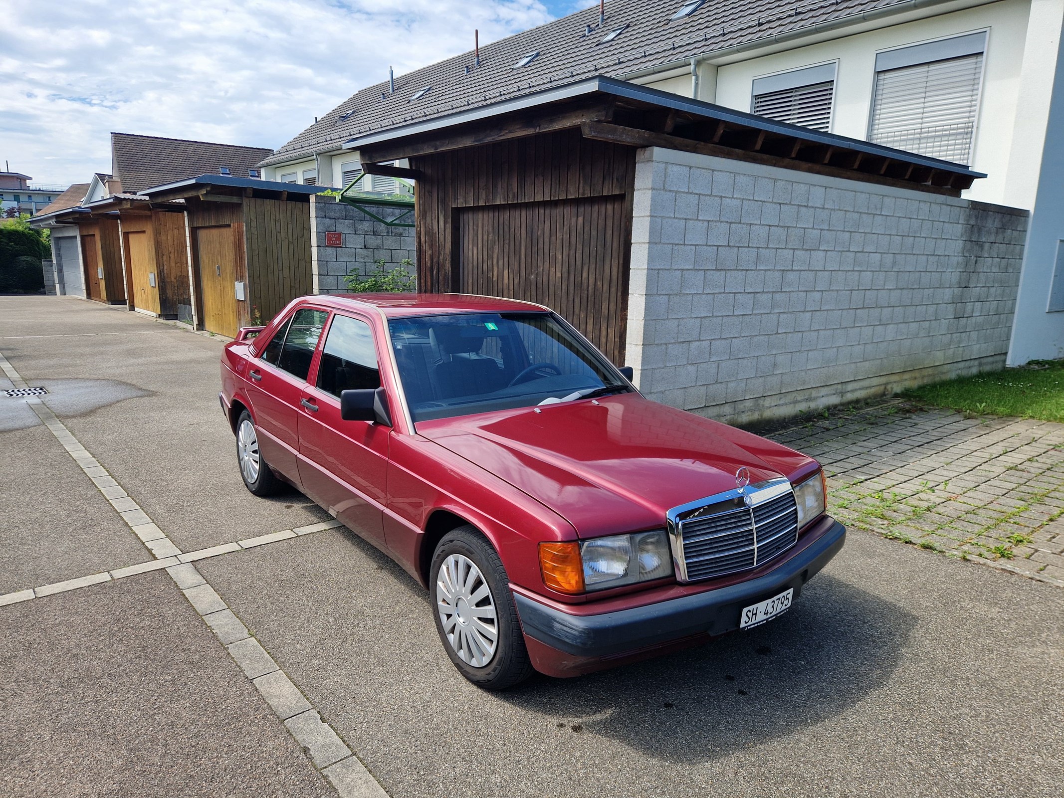 MERCEDES-BENZ 190 E 2.3