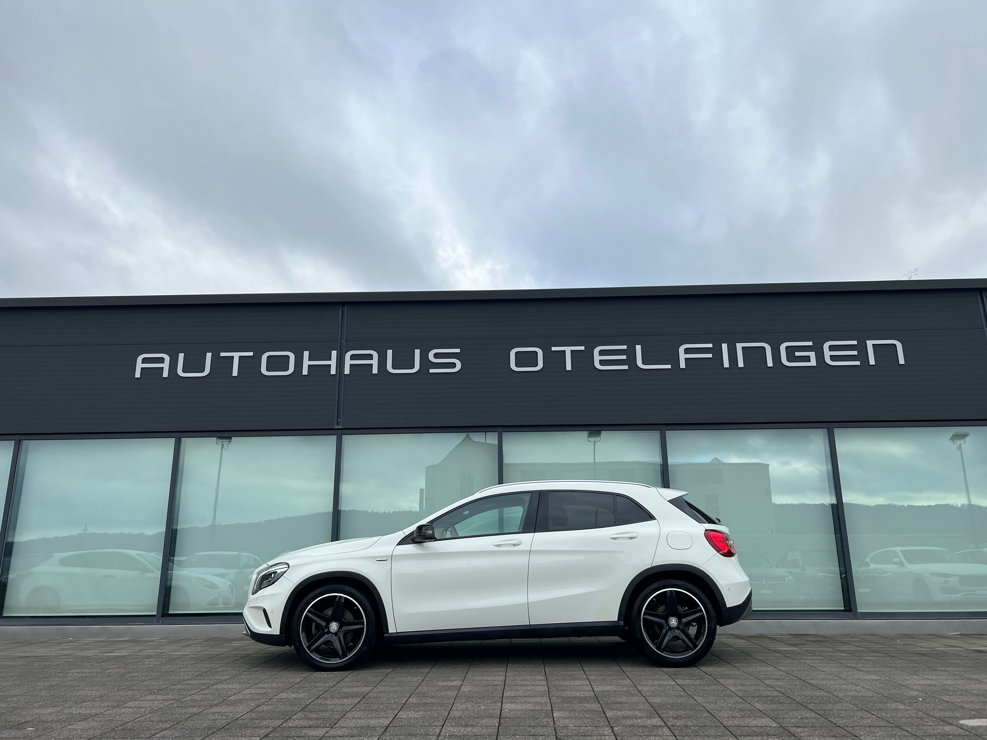 MERCEDES-BENZ GLA 250 4Matic 7G-DCT