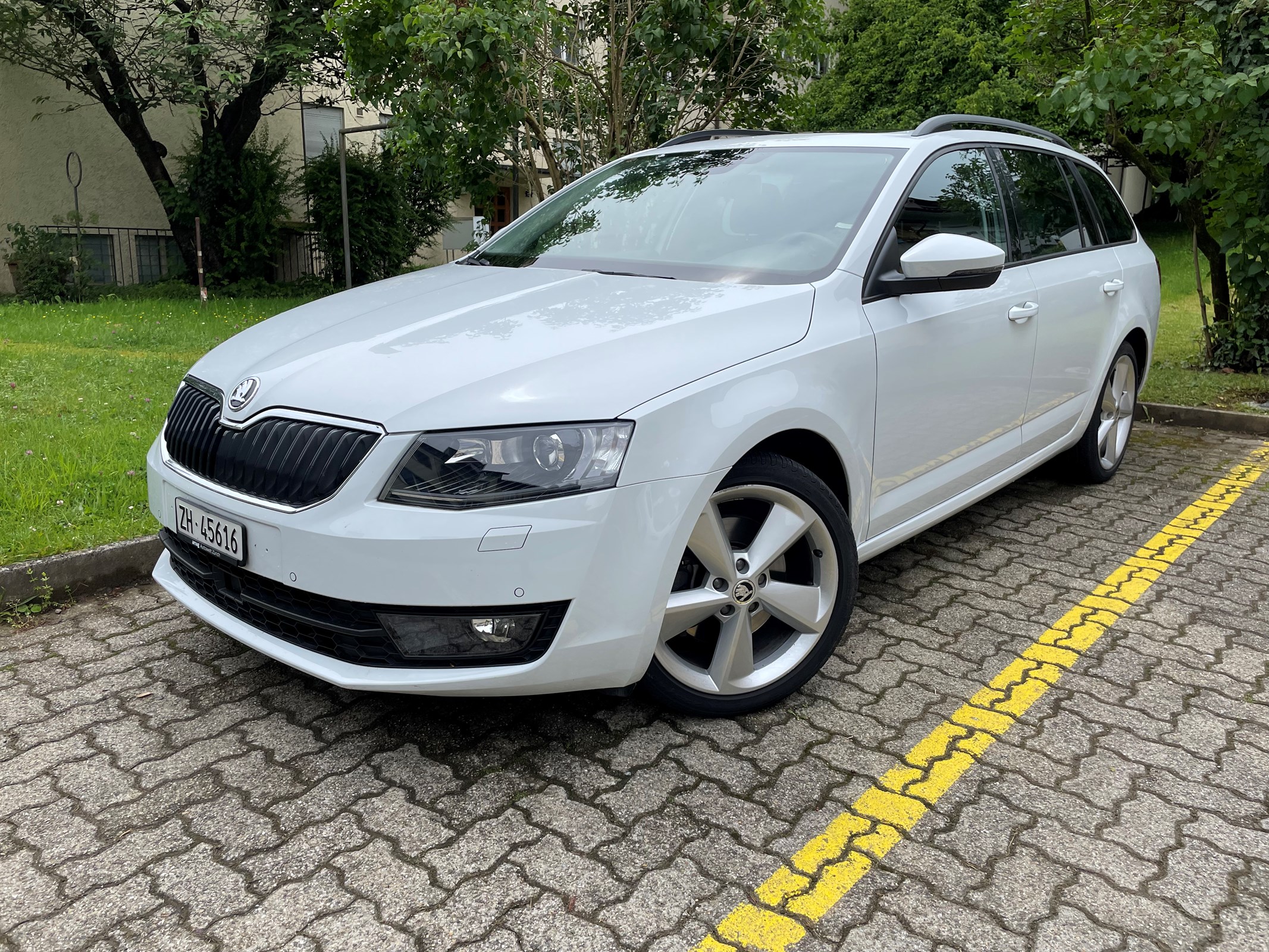 SKODA Octavia Combi 2.0 TDI Style 4x4 DSG