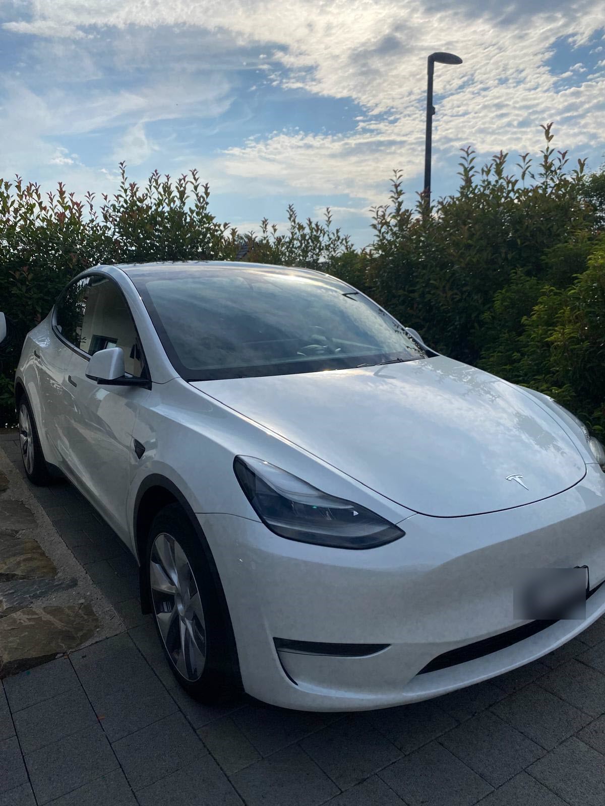 TESLA Model Y Long Range