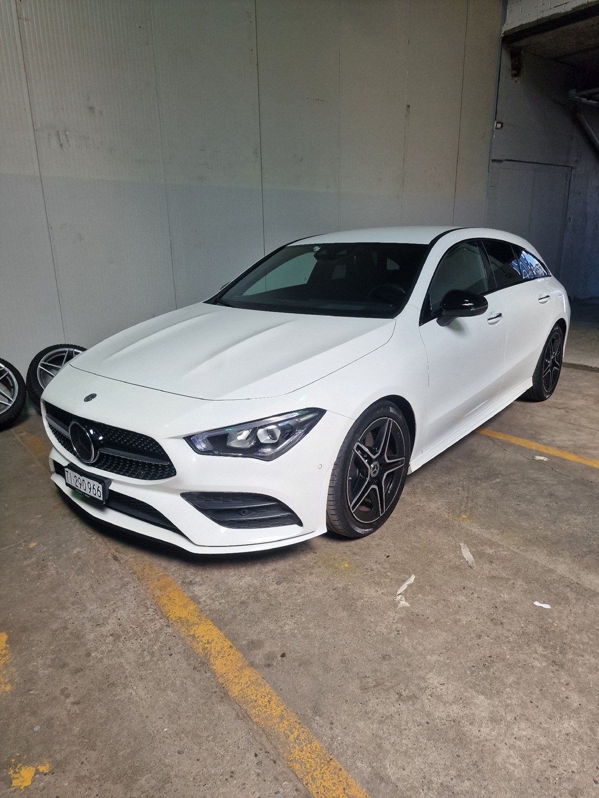 MERCEDES-BENZ CLA Shooting Brake 200 AMG Line 7G-DCT