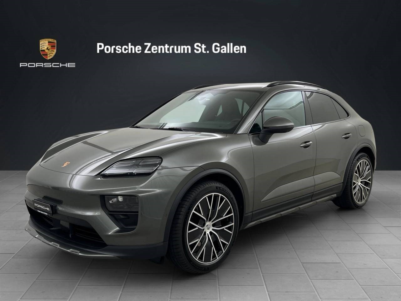 PORSCHE MACAN 4