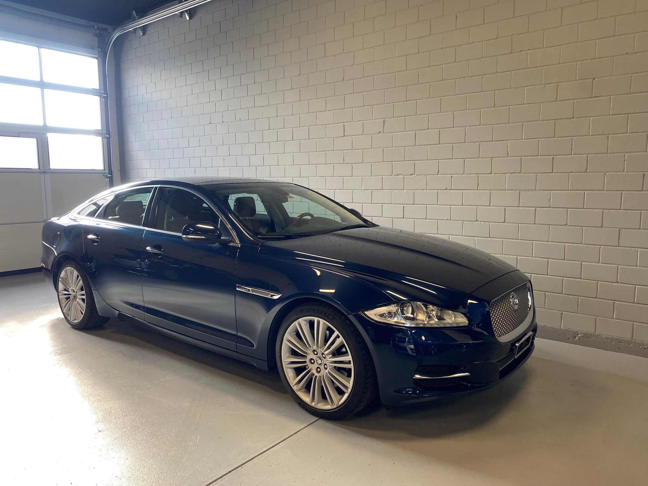 JAGUAR XJ 5.0 V8 Premium Luxury Automatic