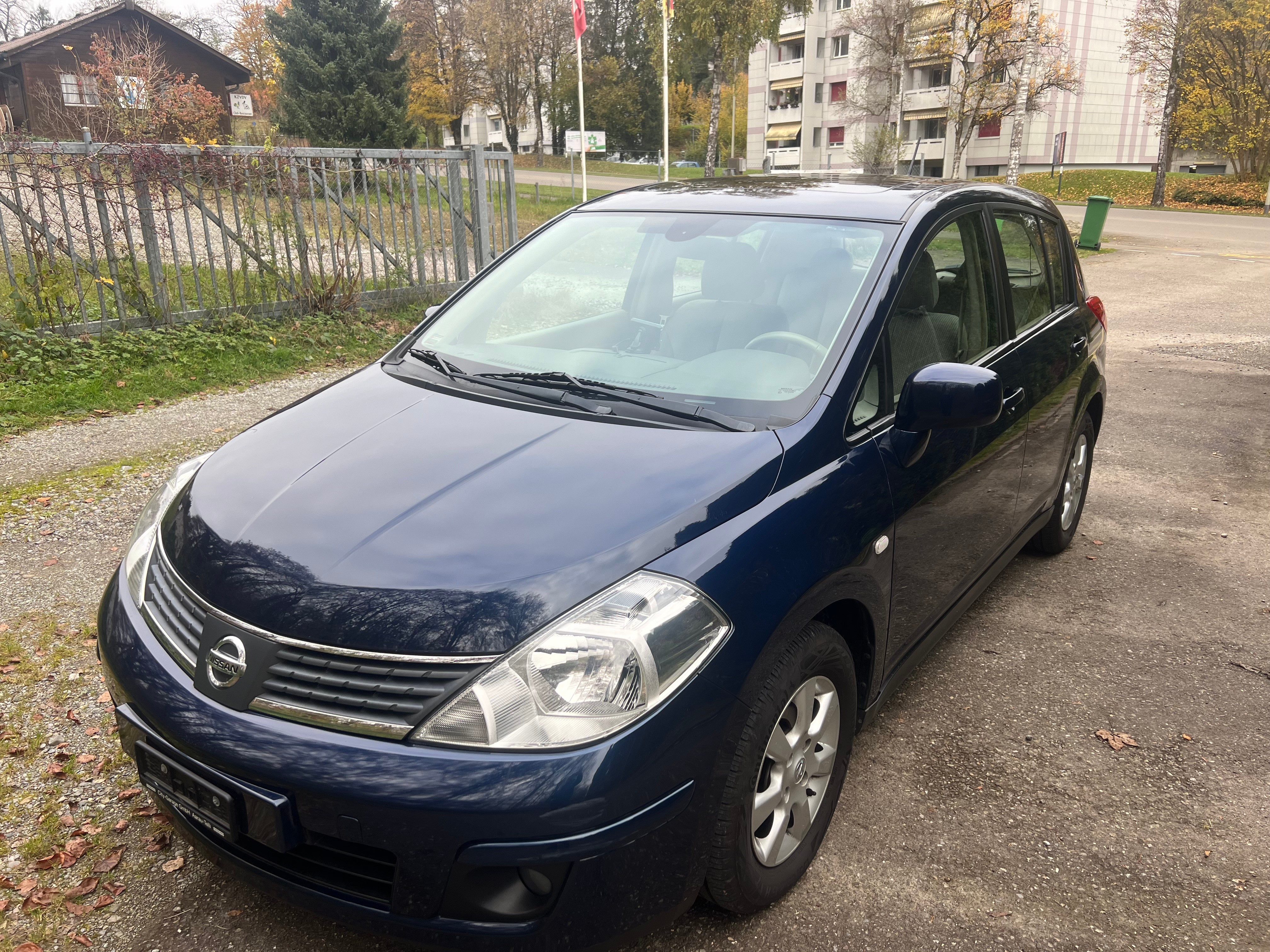 NISSAN Tiida 1.6 tekna Automatic