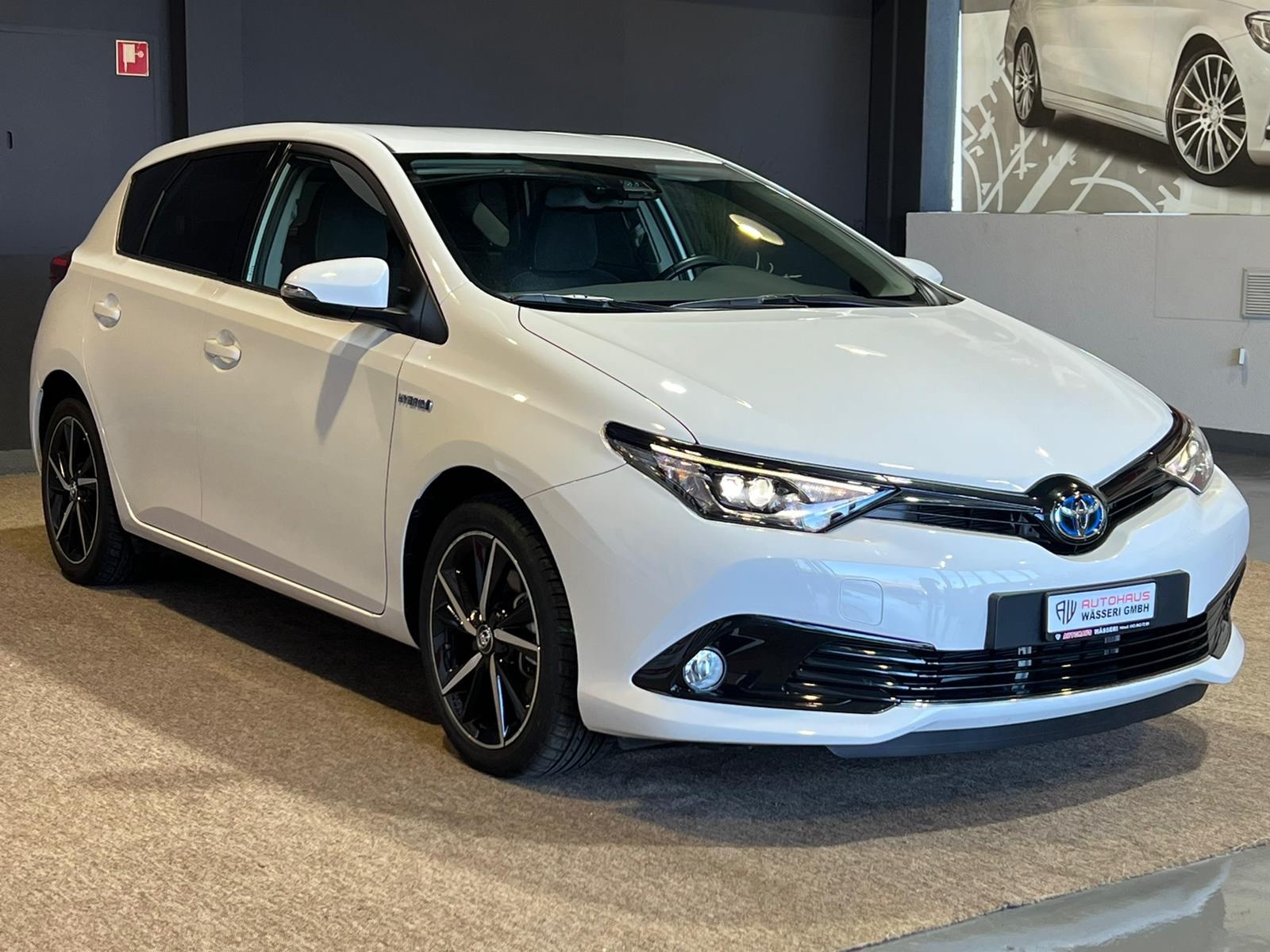 TOYOTA Auris 1.8 HSD Trend e-CVT