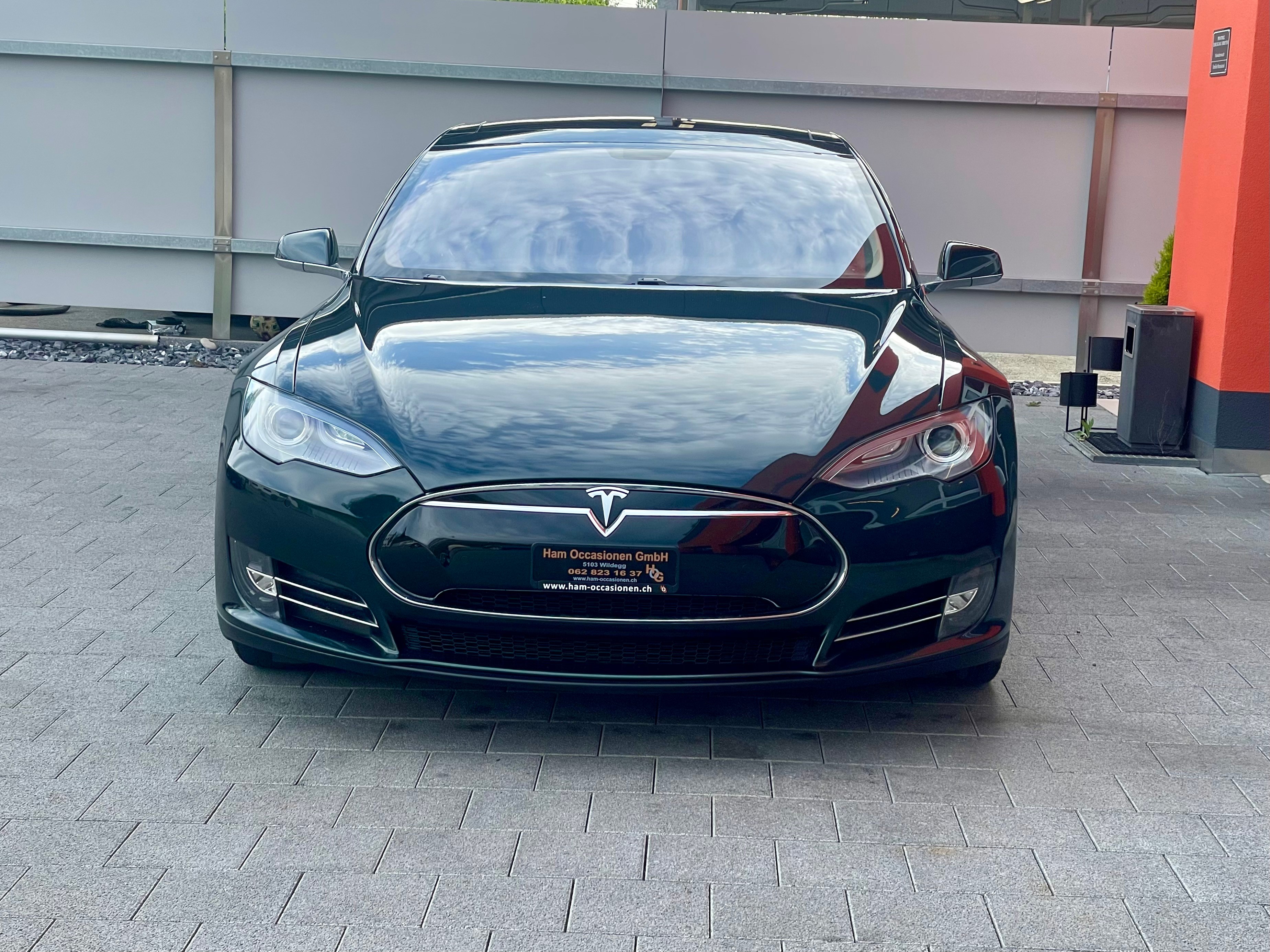 TESLA Model S 85 Performance