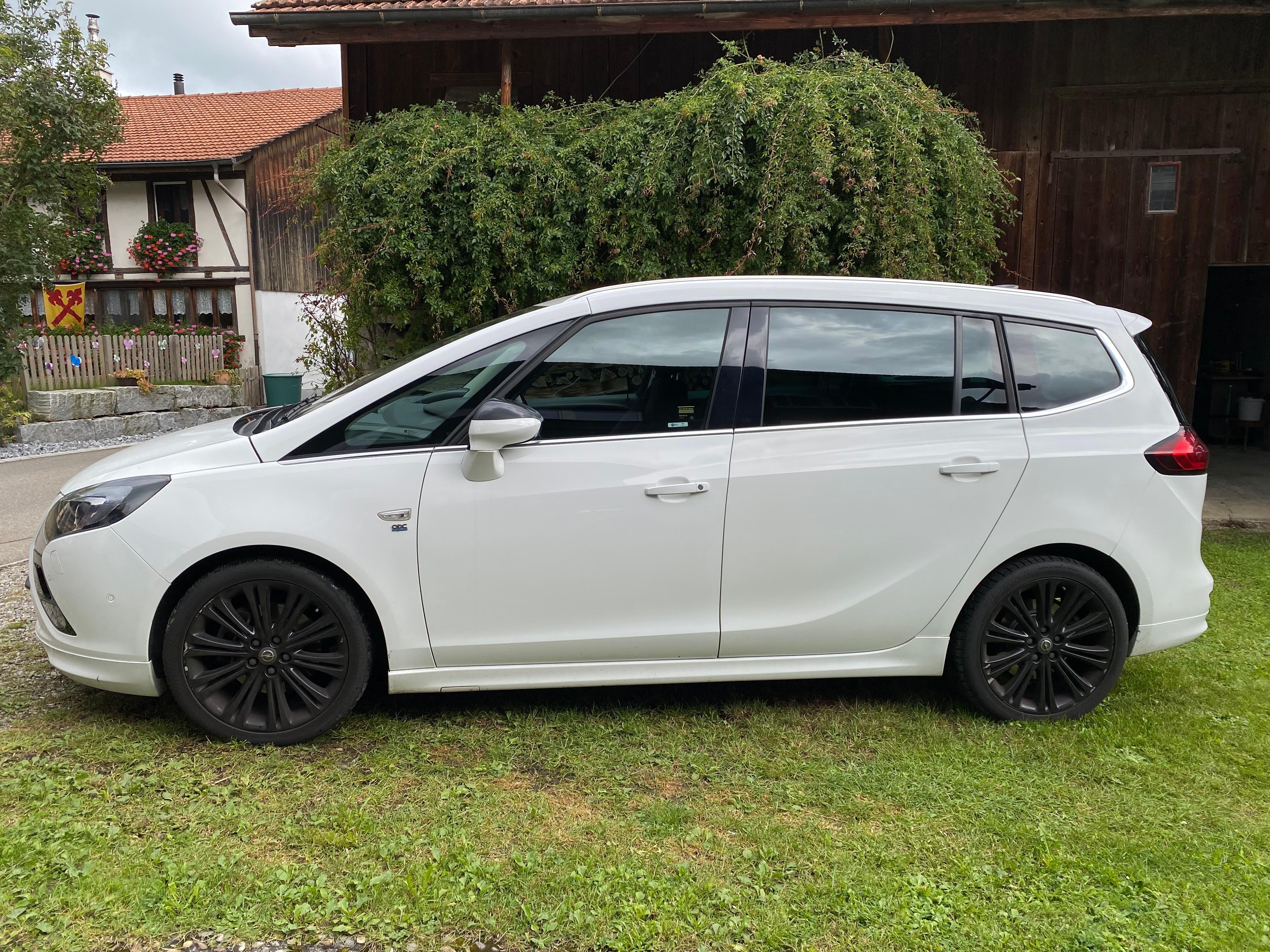 OPEL Zafira Tourer 1.6i 16V Turbo OPC Line