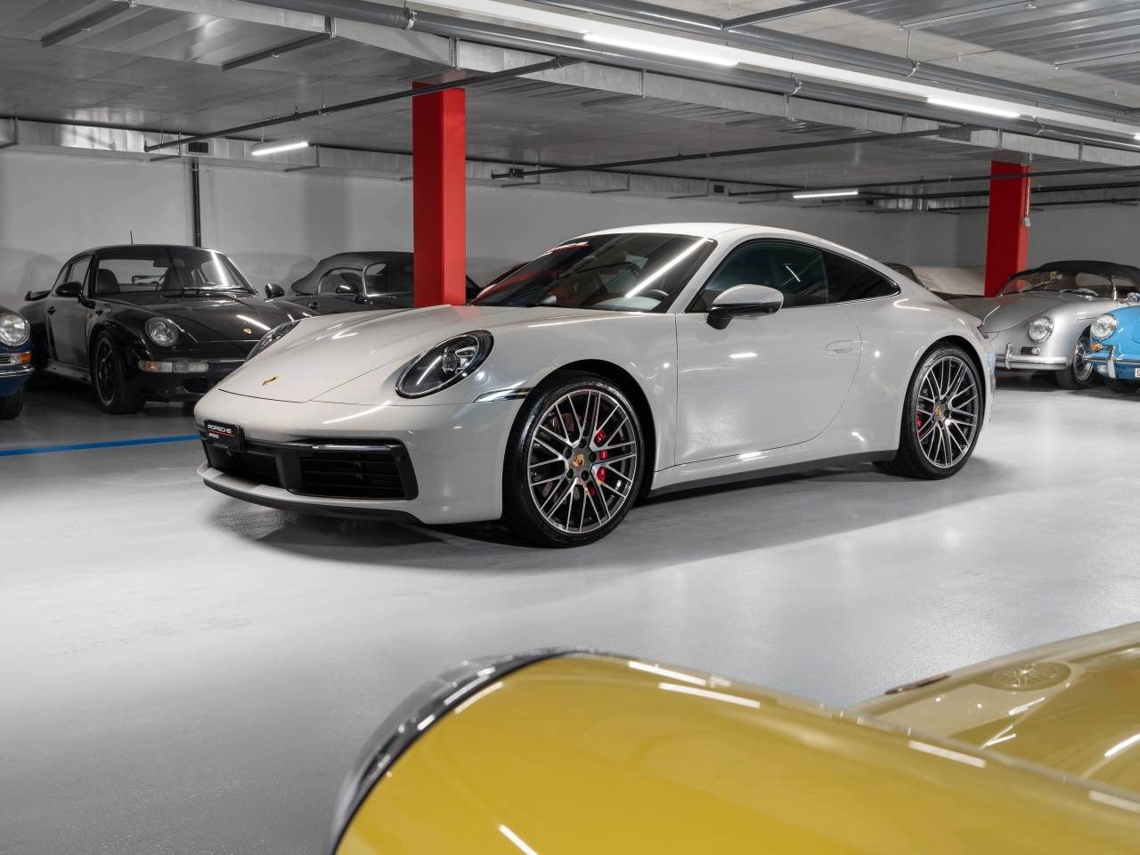 PORSCHE 911 Carrera 4S