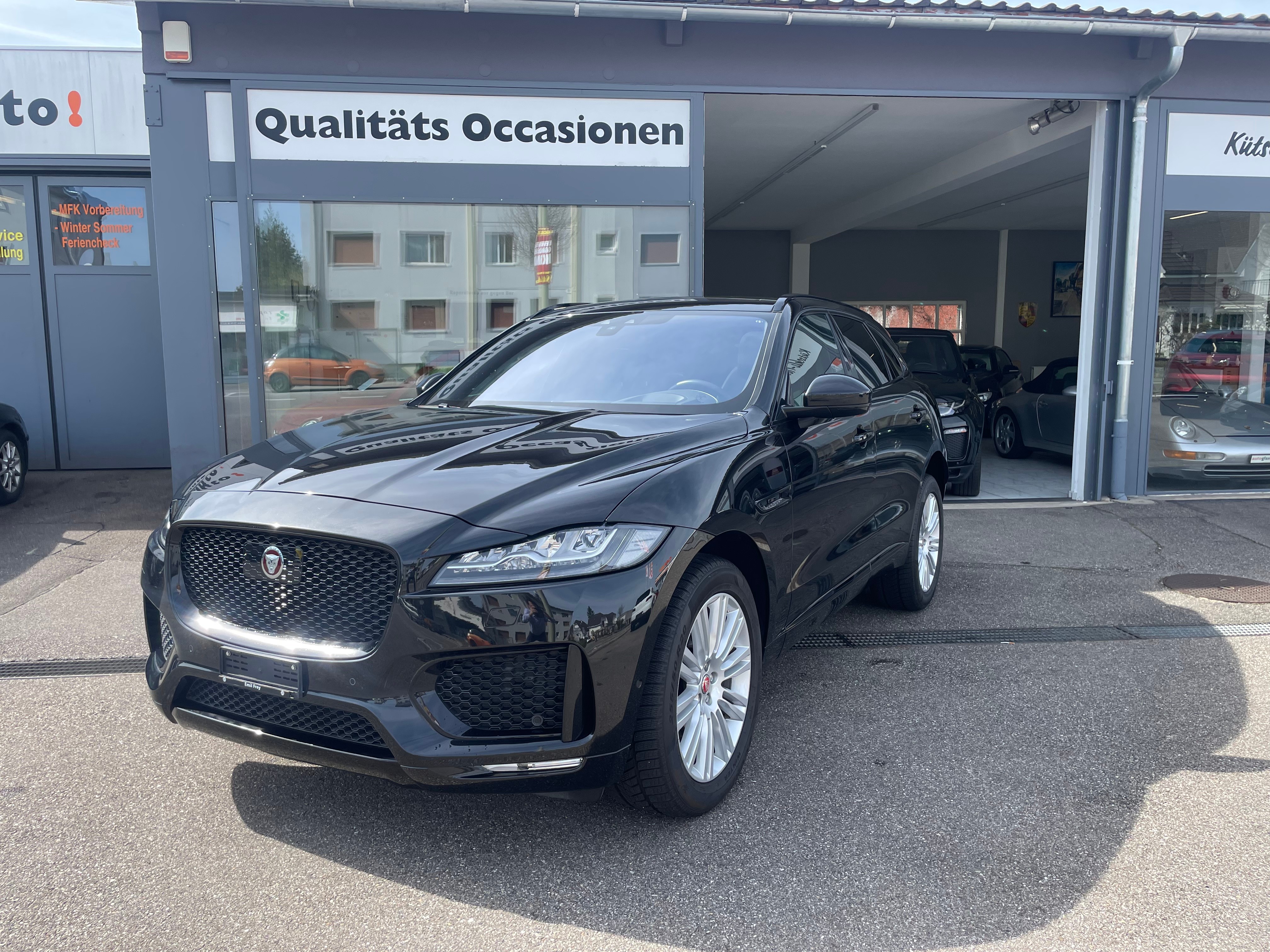 JAGUAR F-Pace 25t 2.0 Chequered Flag AWD Automatik