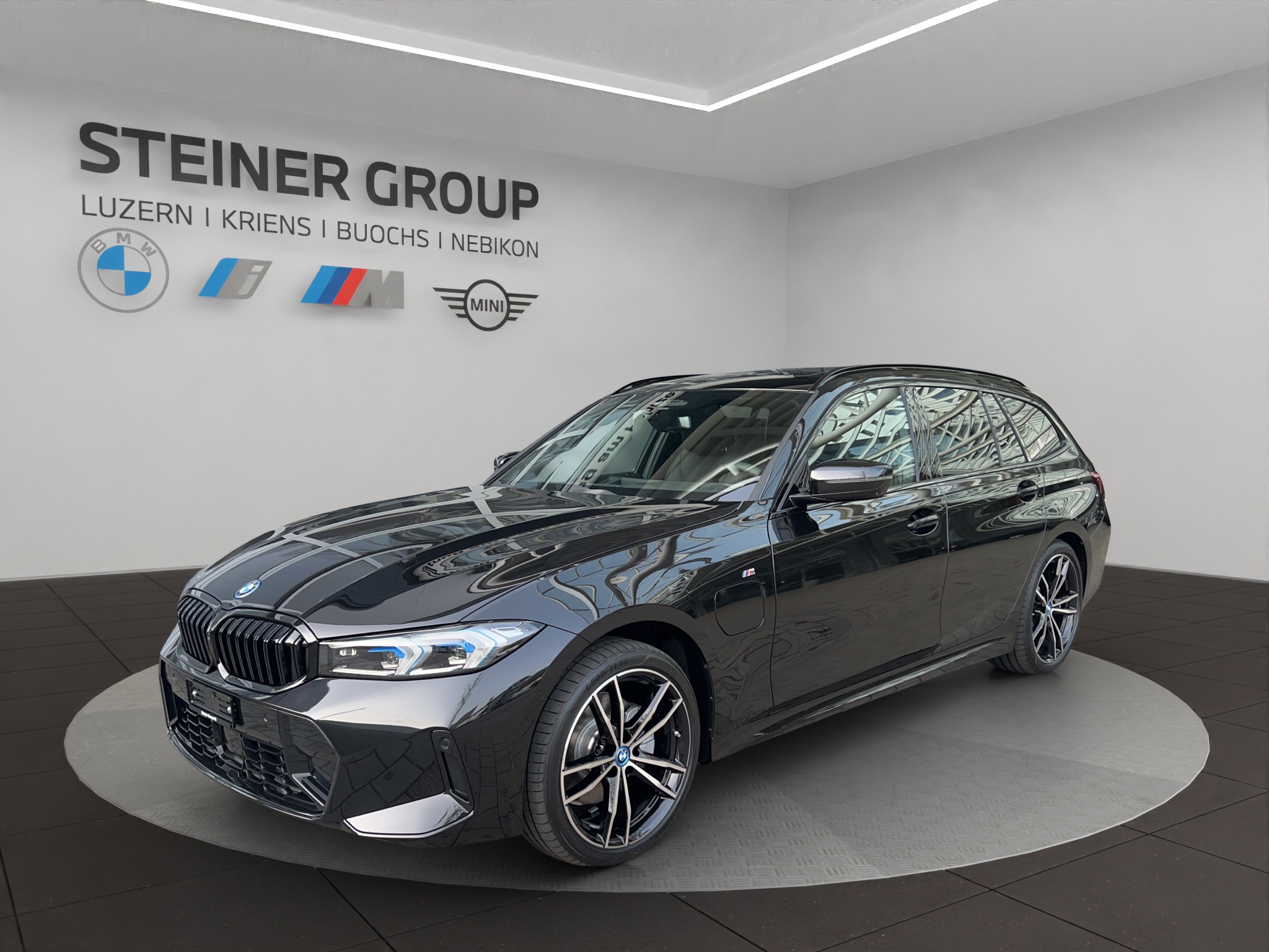 BMW 330e x DriveTouring Steptronic M Sport