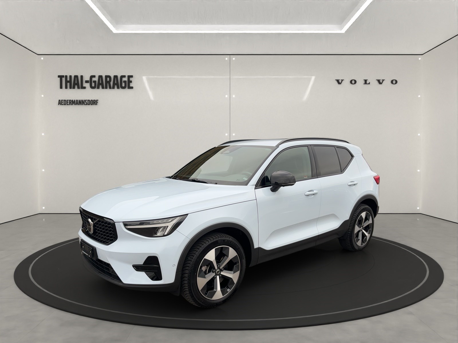 VOLVO XC40 2.0 B3 MH Plus Dark