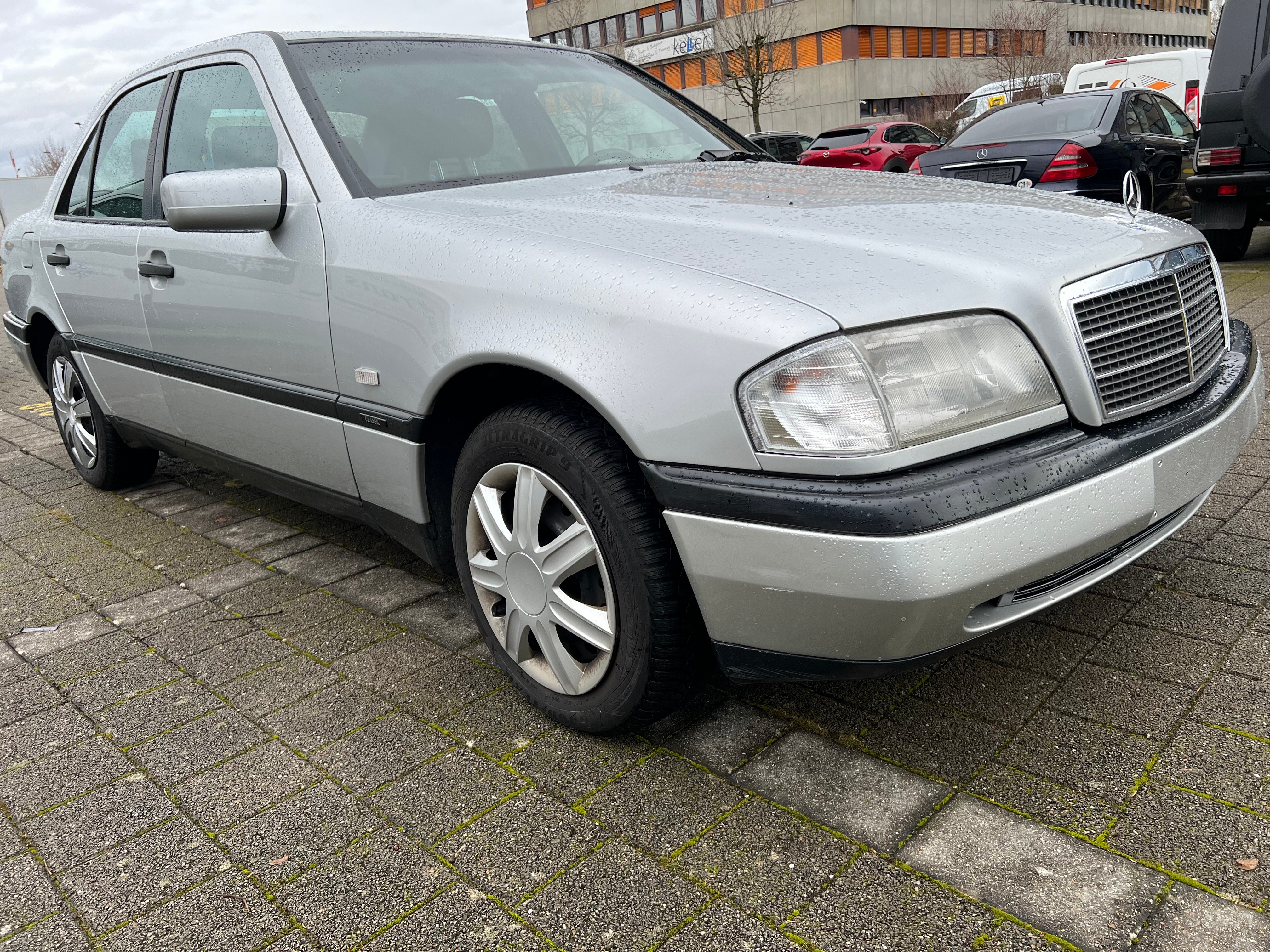 MERCEDES-BENZ C 180