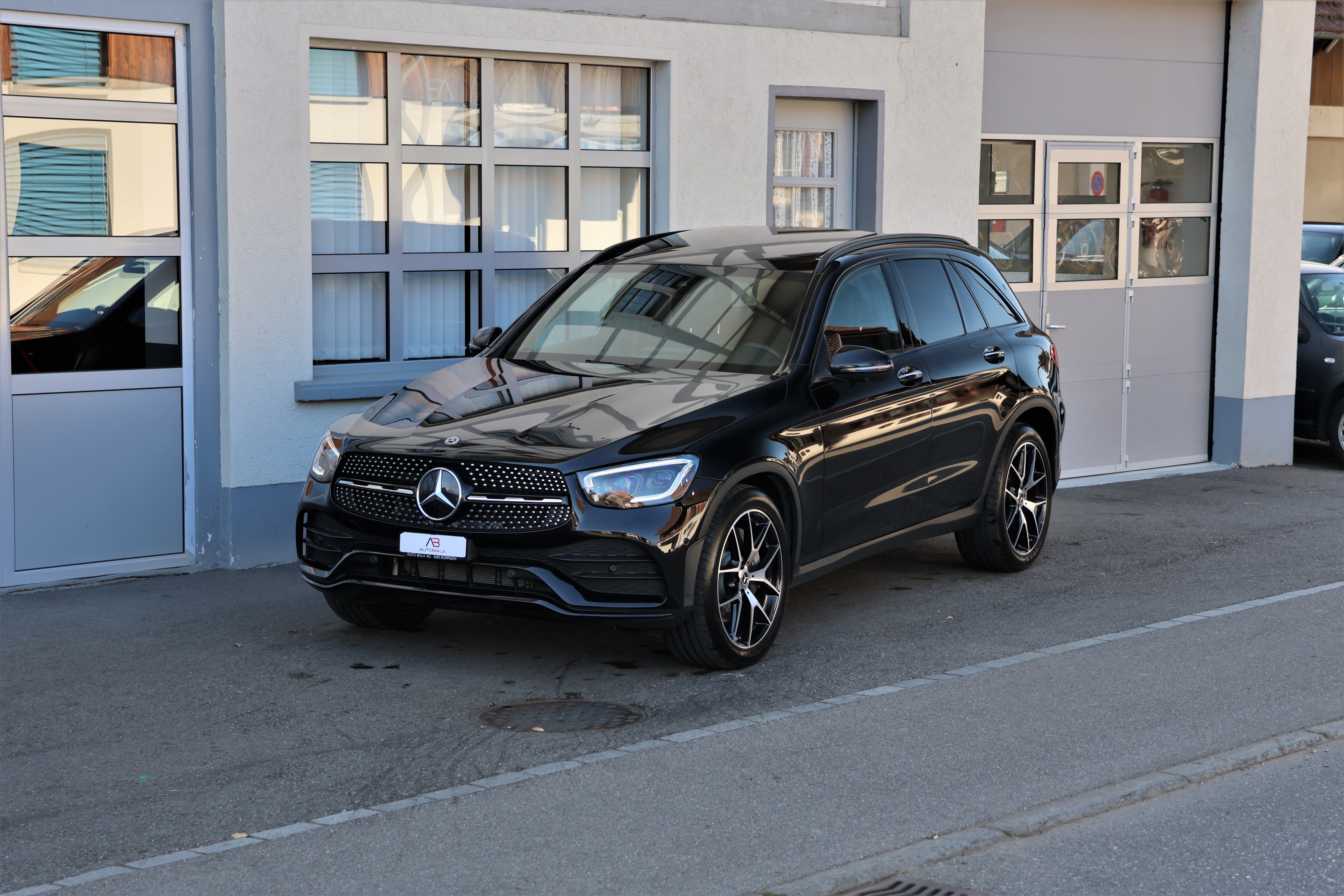 MERCEDES-BENZ GLC 300 AMG Line 4Matic 9G-Tronic (CH)