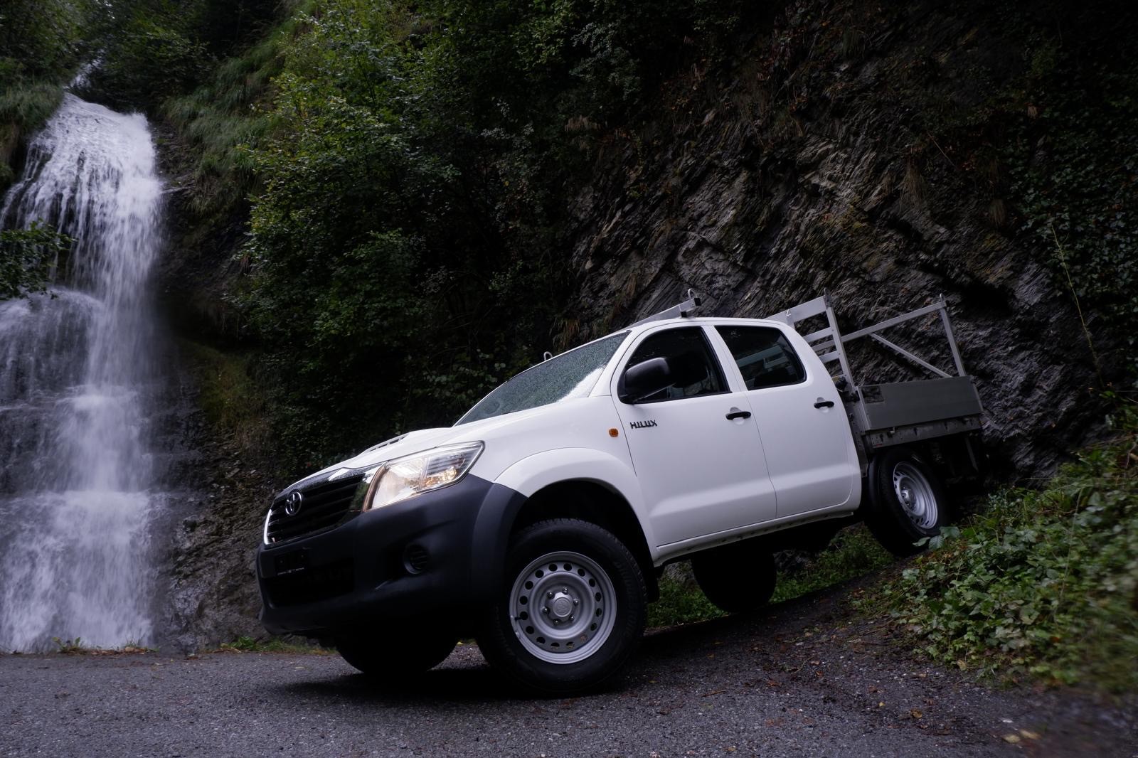 TOYOTA Hilux 2.5D 4WD Double Cab Luna