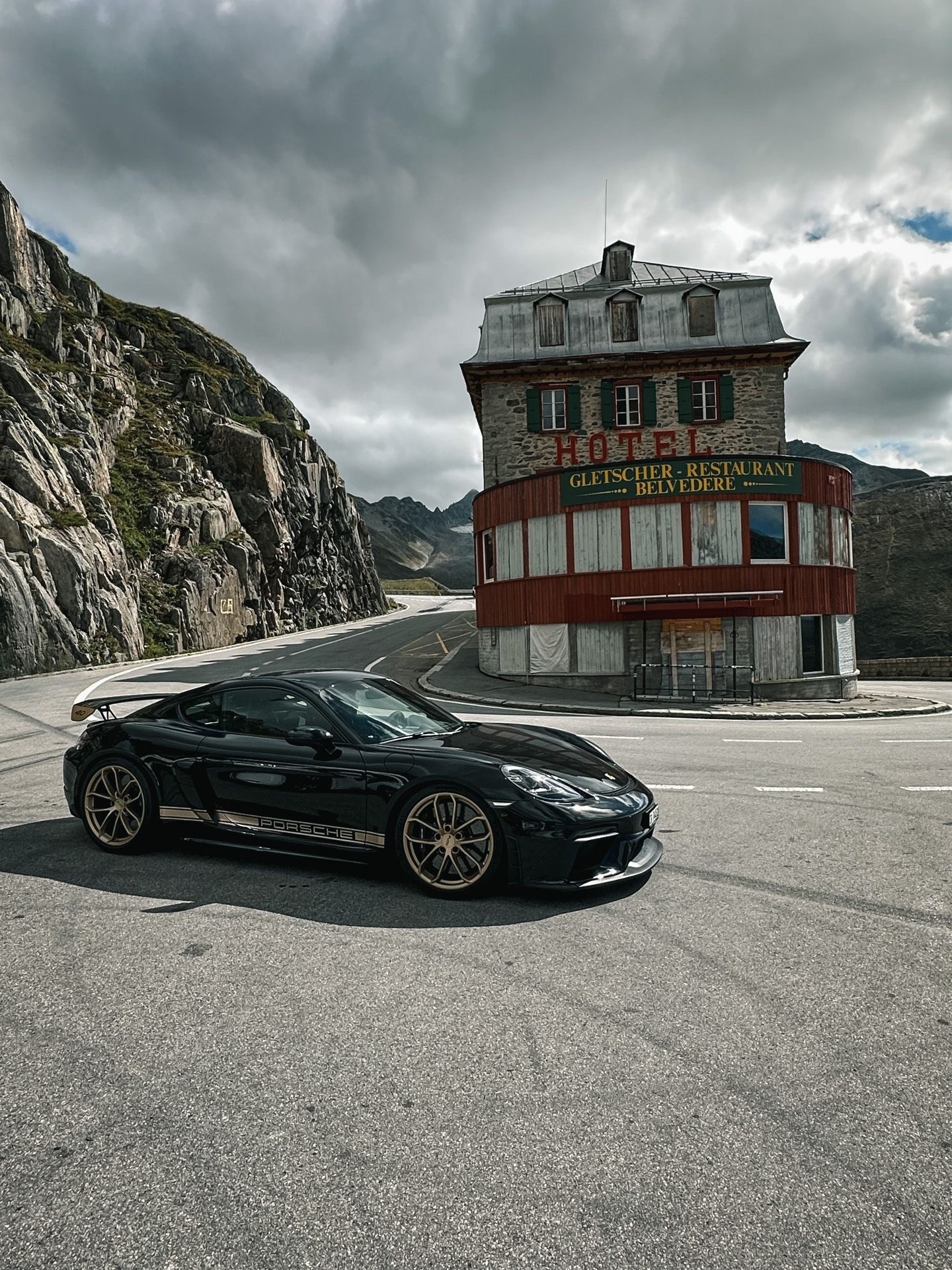 PORSCHE 718 Cayman GT4