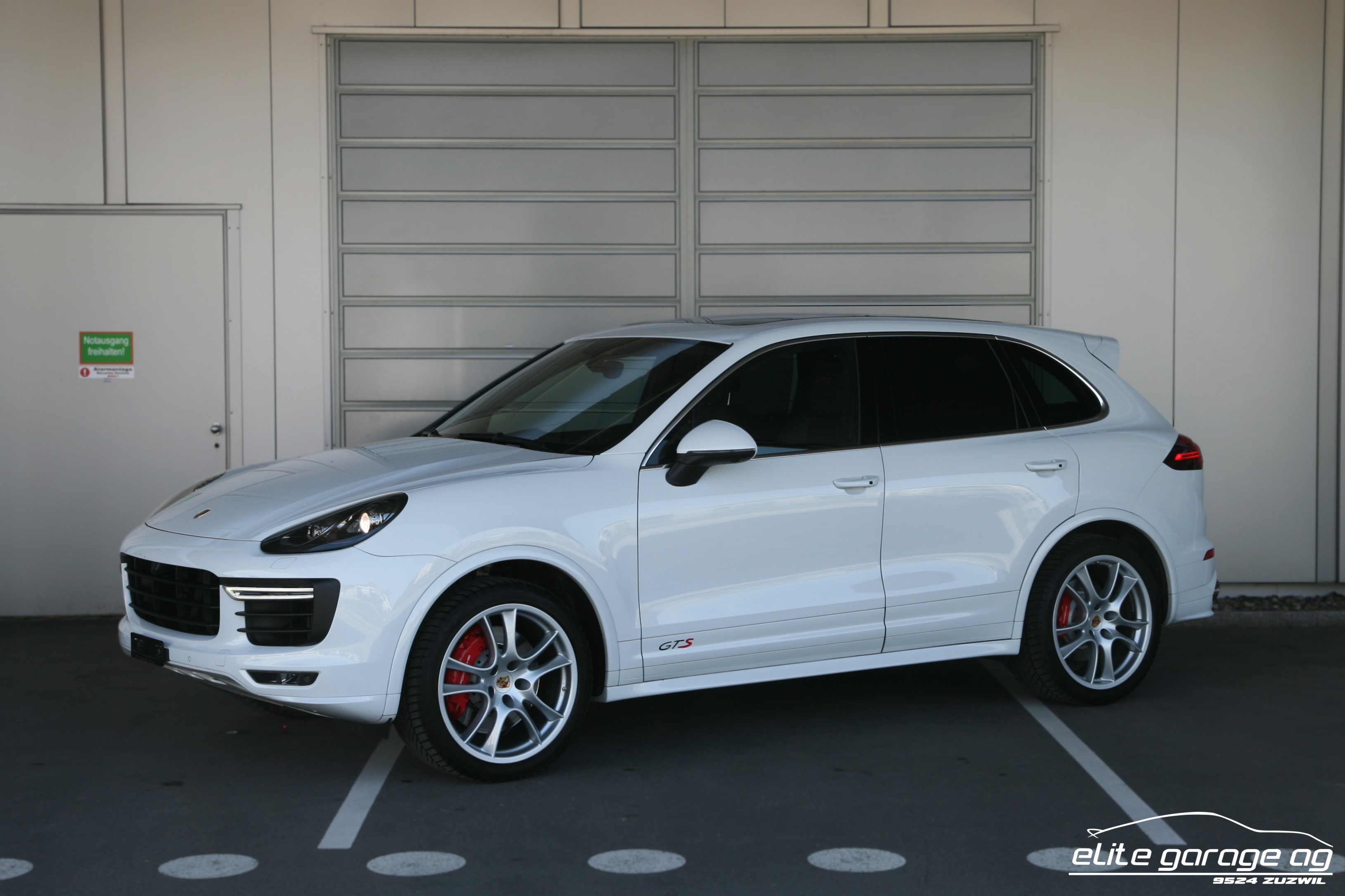 PORSCHE Cayenne GTS