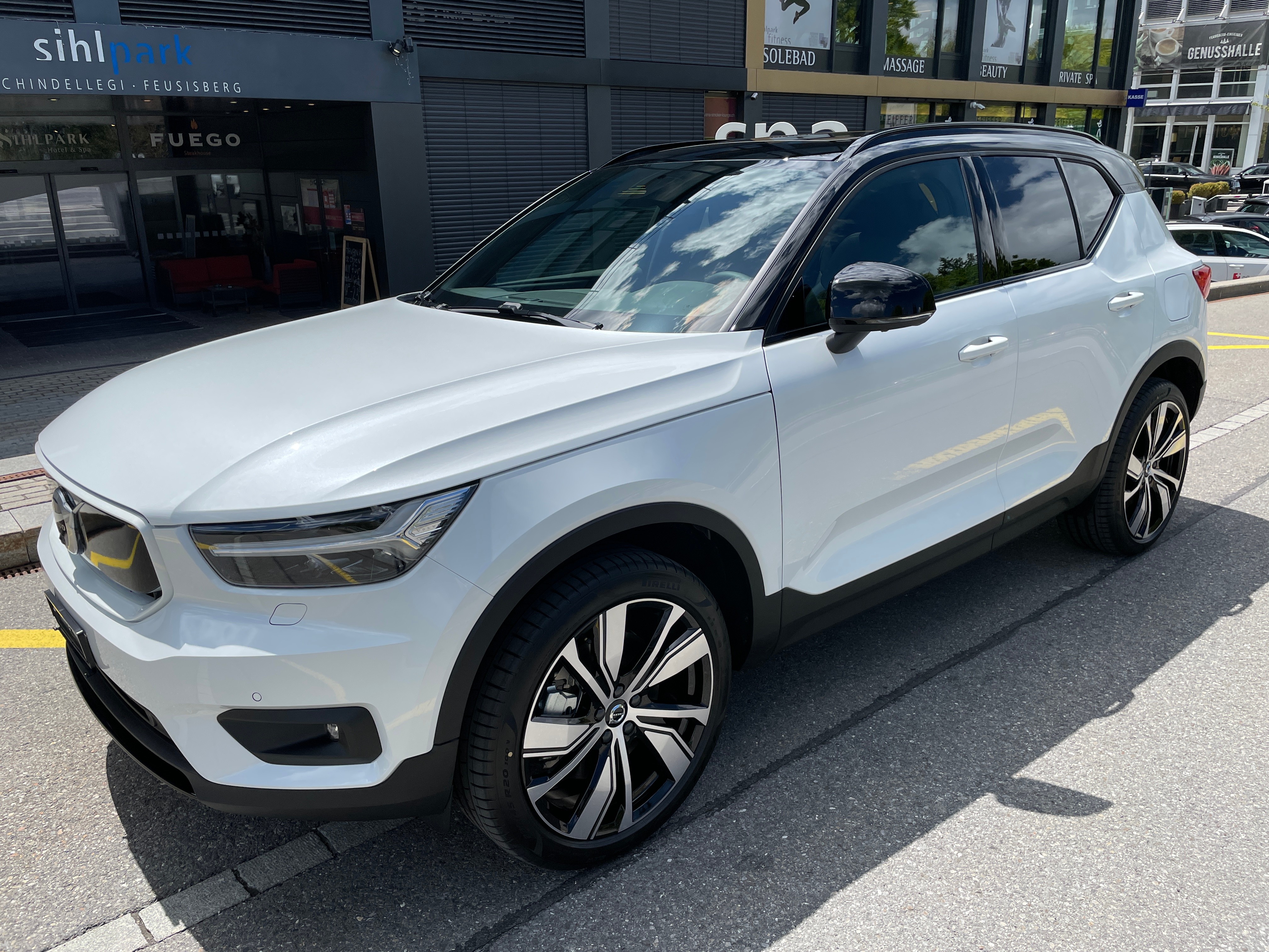 VOLVO XC40 P8 AWD Pure Electric R-Design