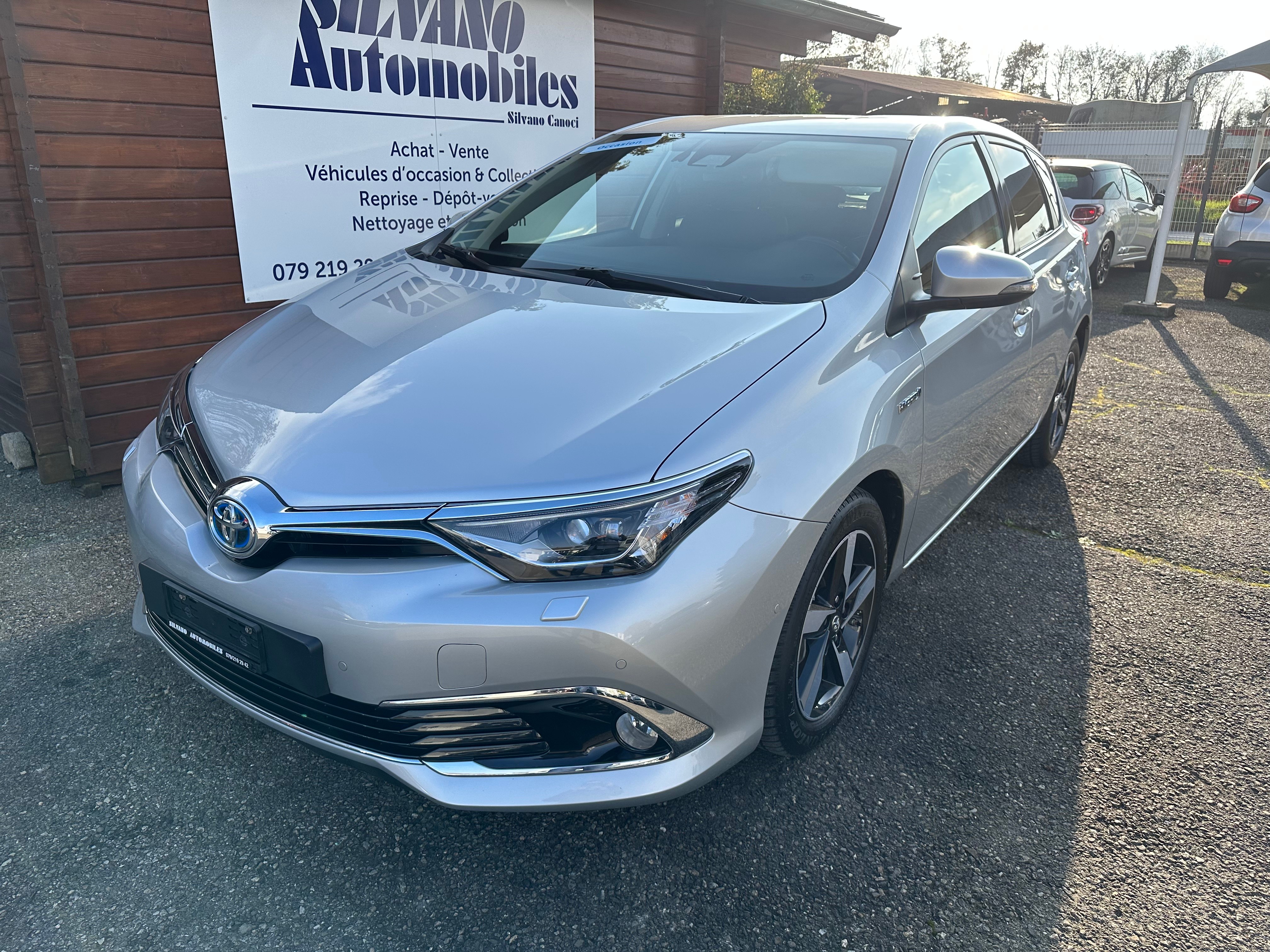 TOYOTA Auris 1.8 HSD Premium e-CVT