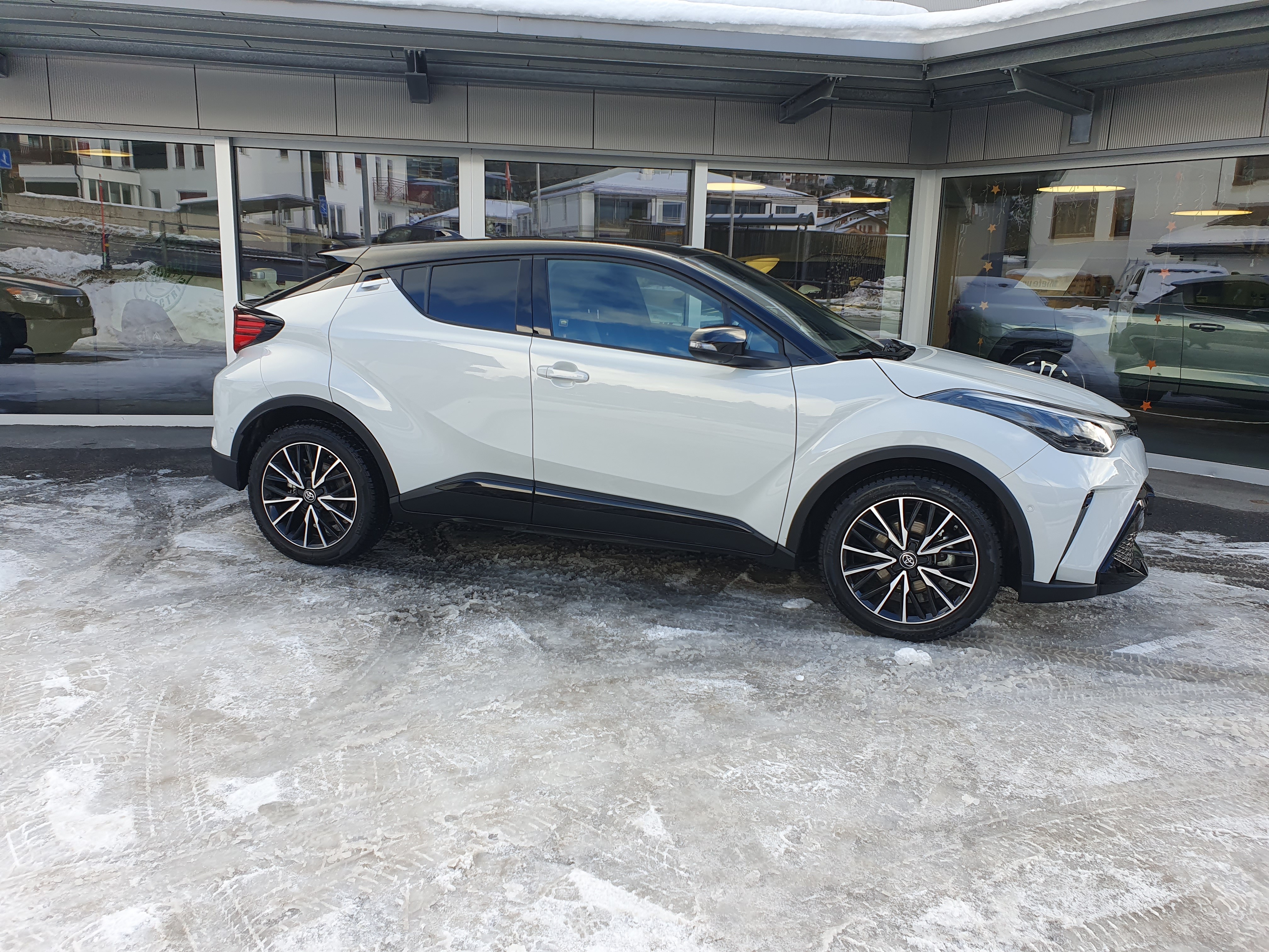 TOYOTA C-HR 2.0 VVTi HSD GR Sport