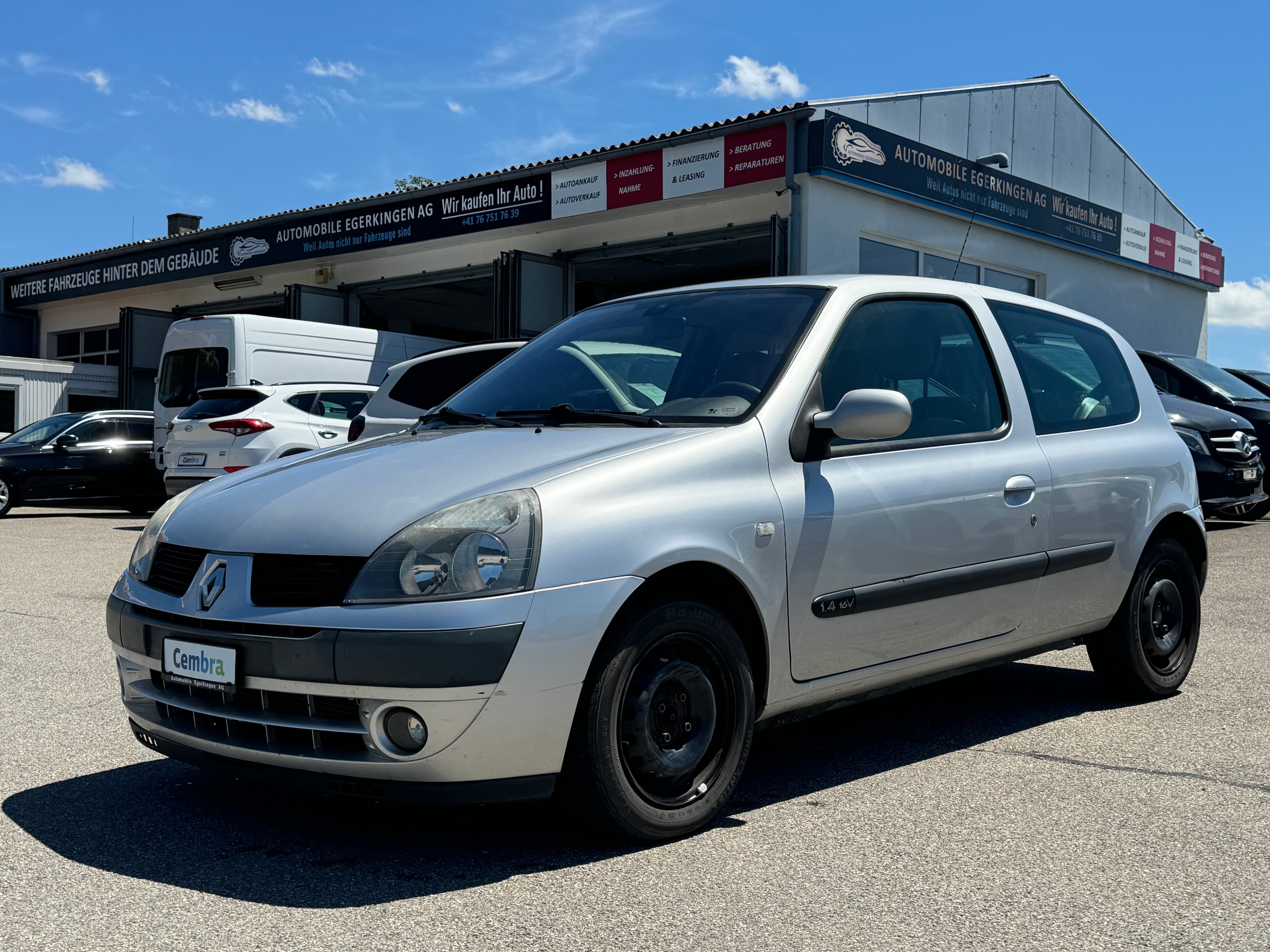 RENAULT Clio 1.4 16V Privilège