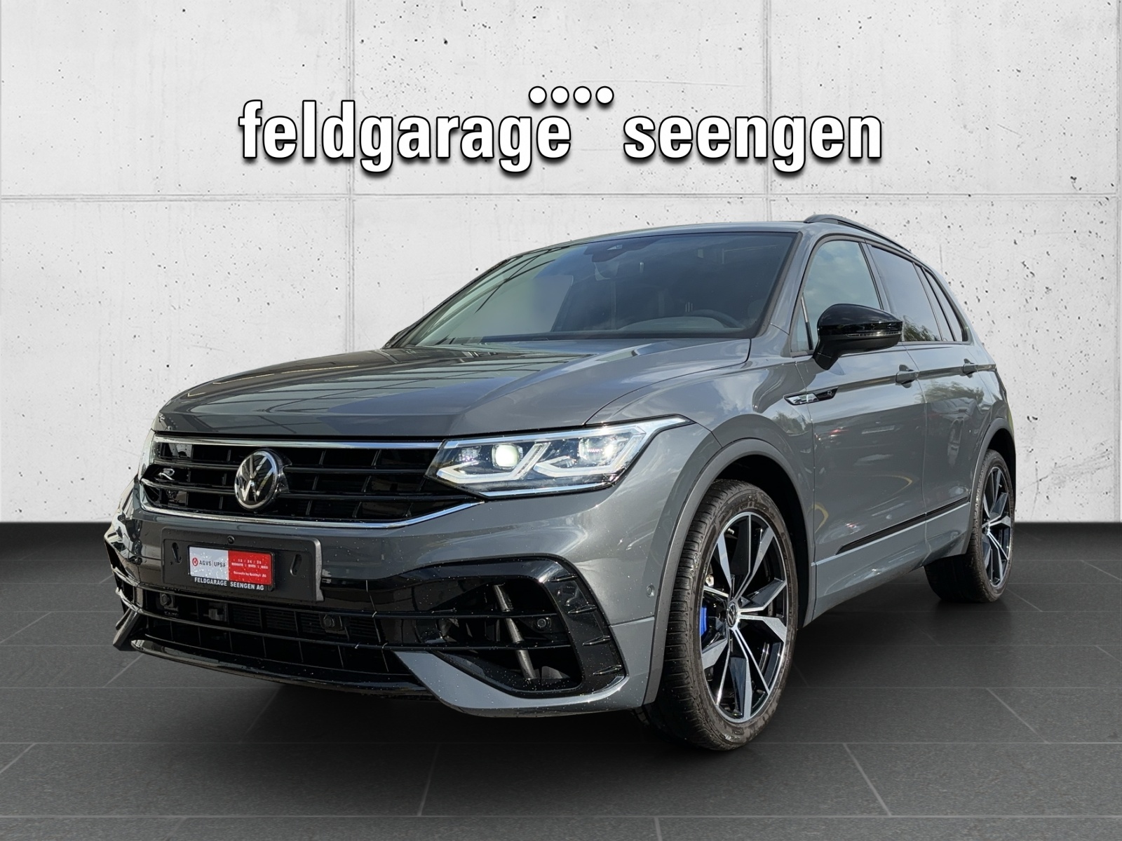 VW Tiguan 2.0TSI R 4Motion DSG mit Akrapovic & Panorama-Ausstell-/Schiebedach