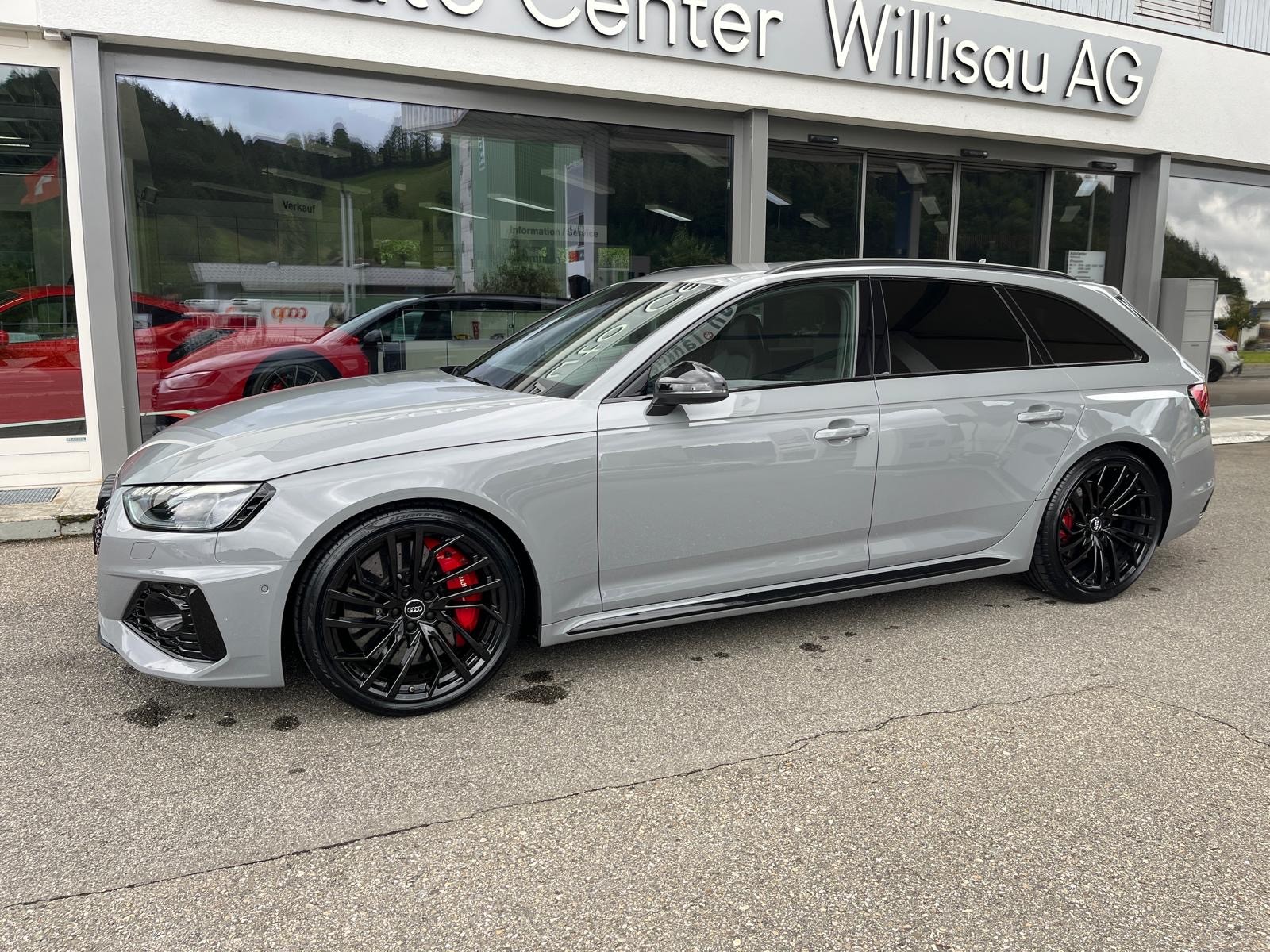 AUDI RS4 Avant quattro tiptronic