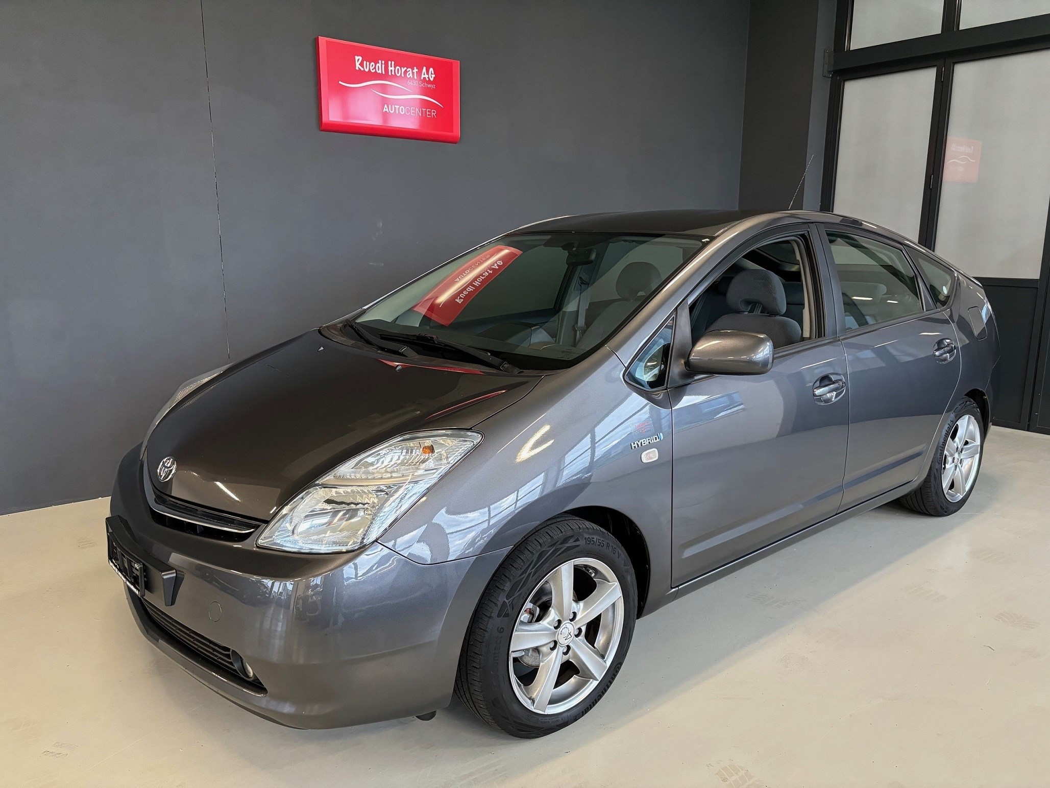 TOYOTA Prius 1.5 16V Hybrid Swiss Edition