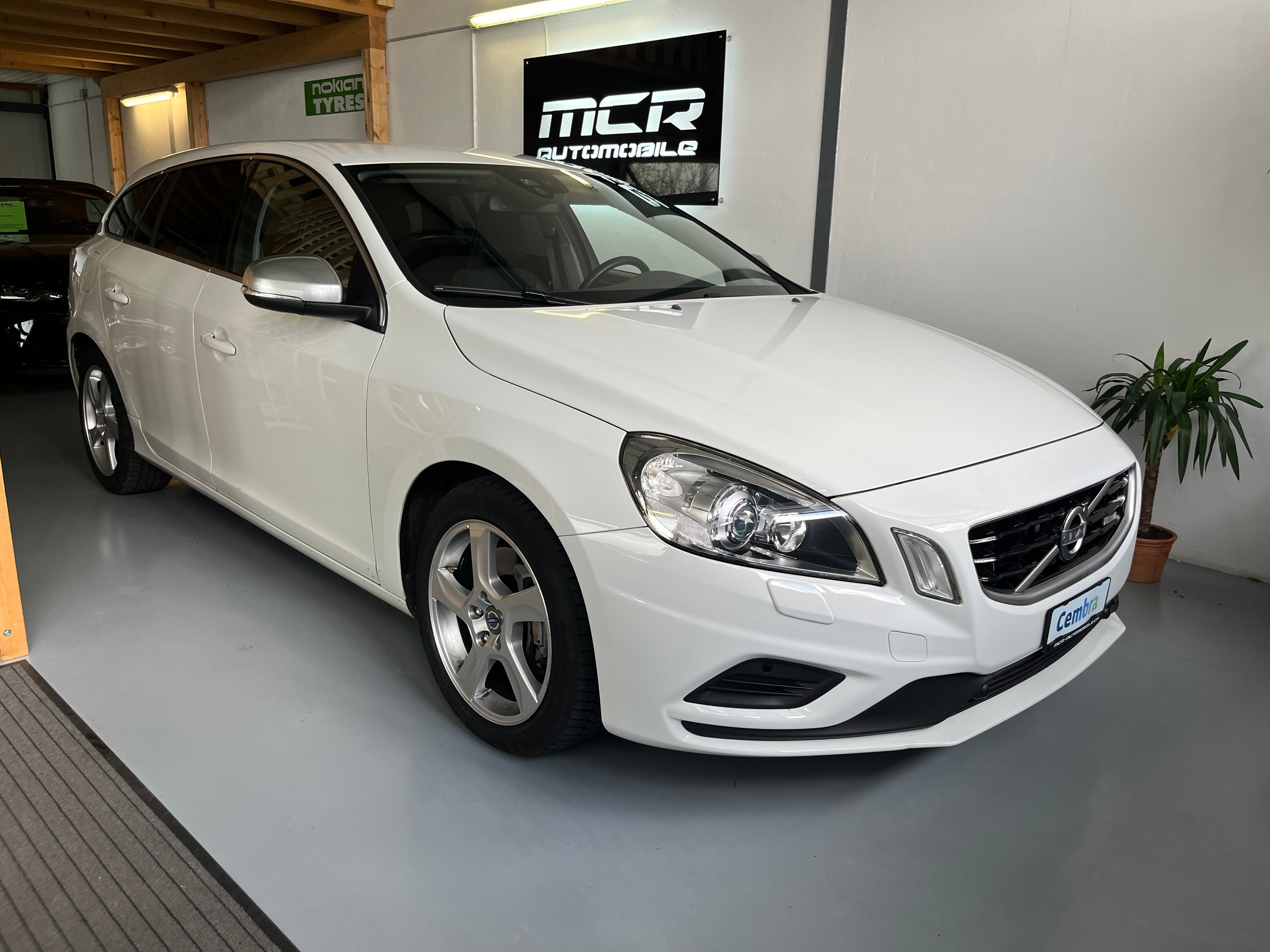 VOLVO V60 D5 AWD R-Design Geartronic