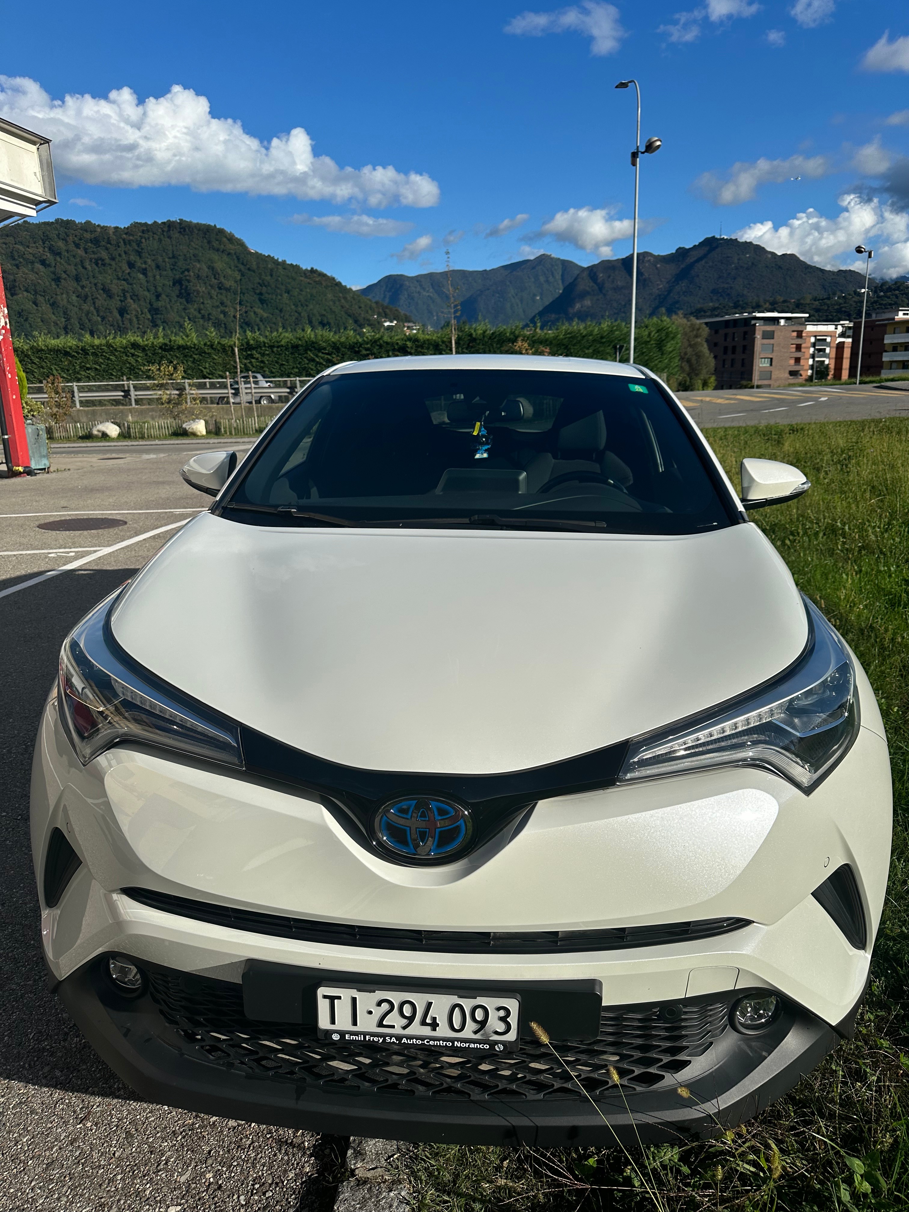 TOYOTA C-HR 1.8 HSD Trend CVT