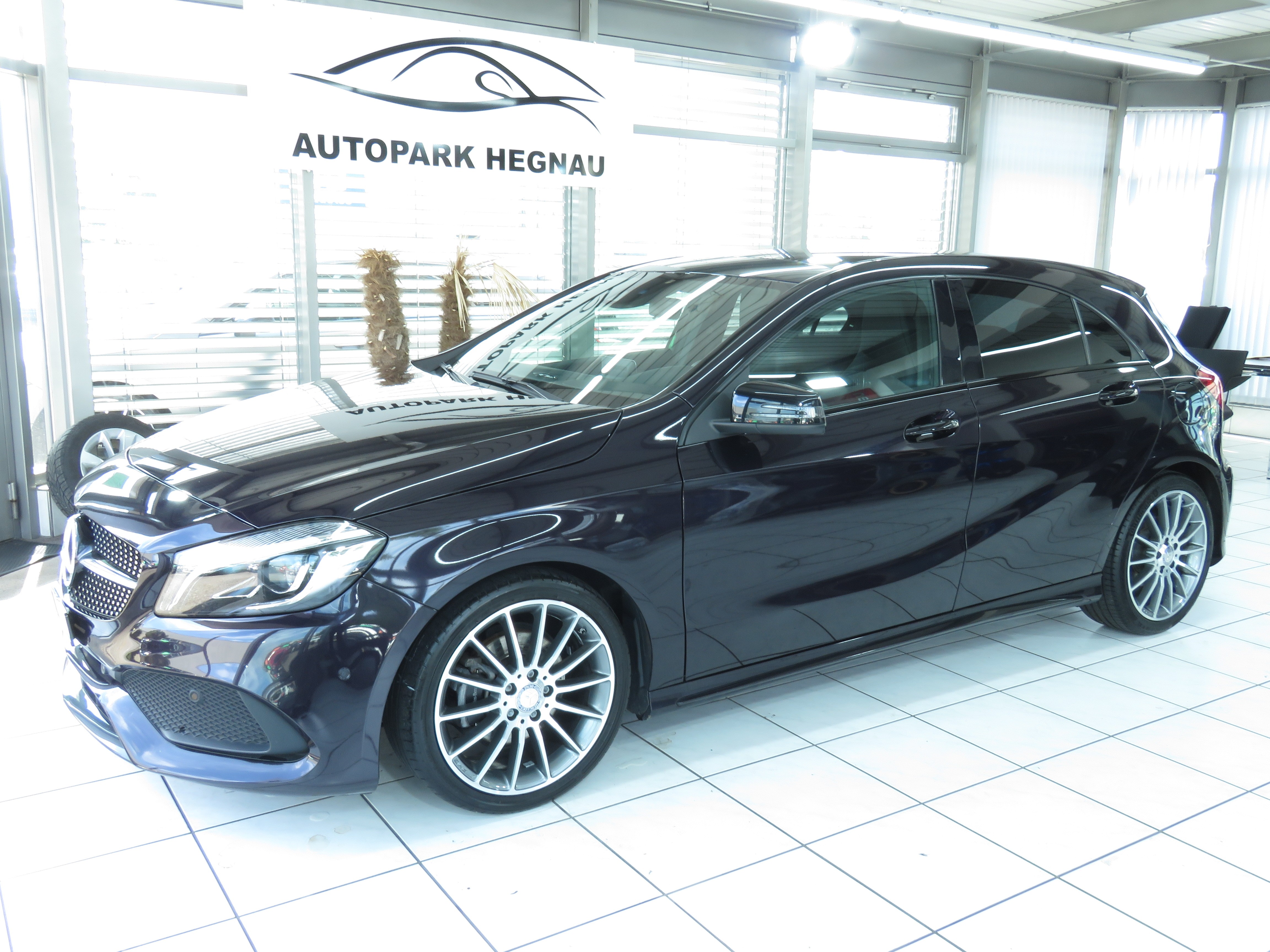 MERCEDES-BENZ A 180 AMG Line