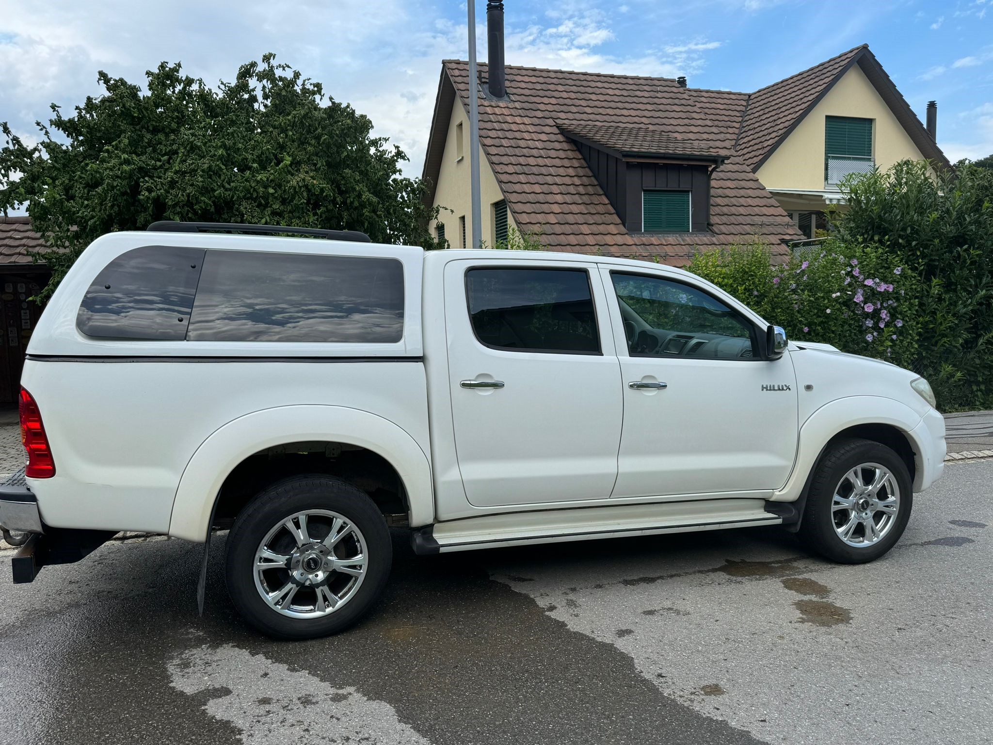 TOYOTA Hilux 4x4 DoubleCab LineaSol A (171 PS)