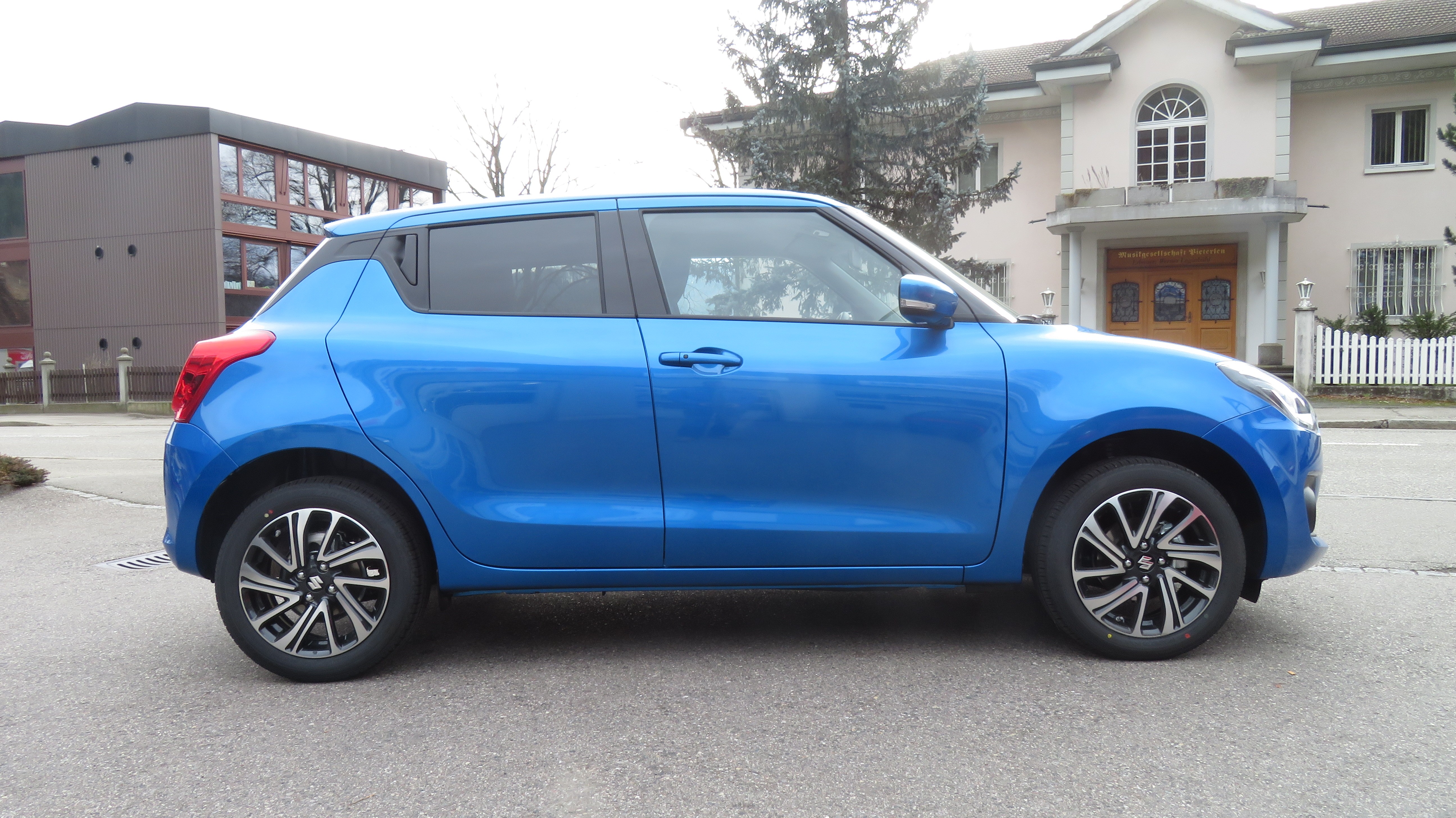 SUZUKI Swift 1.2 Compact Top 4x4 Hybrid