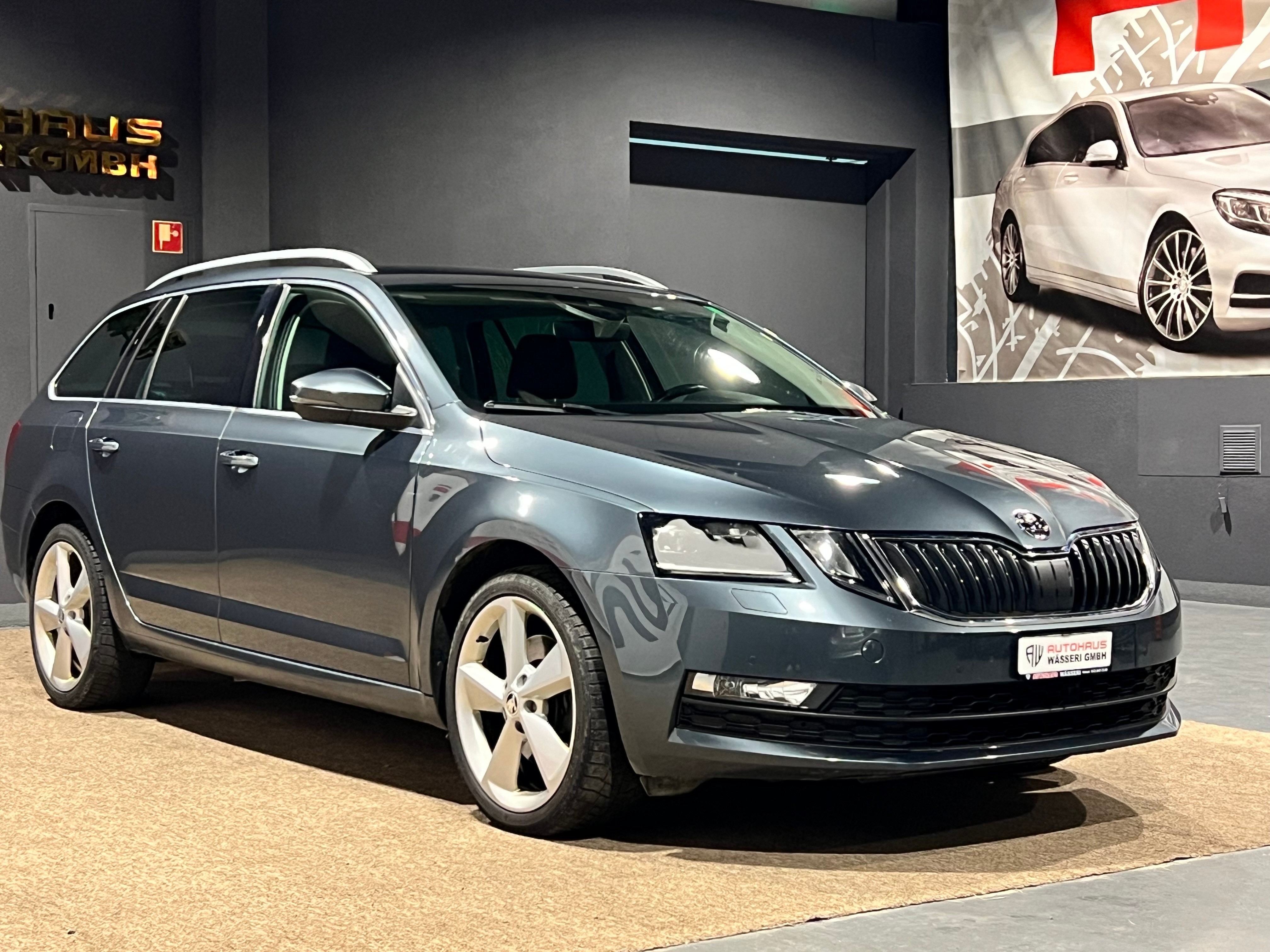 SKODA Octavia Combi 2.0 TSI Clever DSG