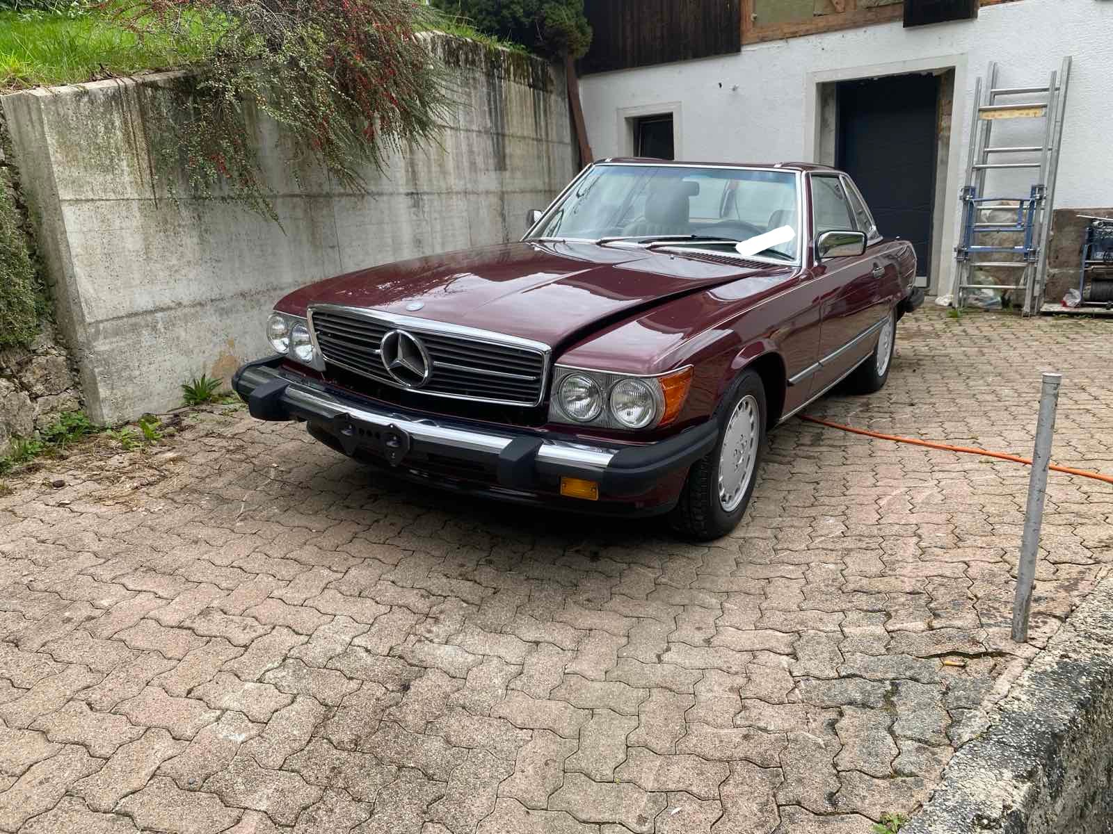 MERCEDES-BENZ (SL 560 US-Ausführung)