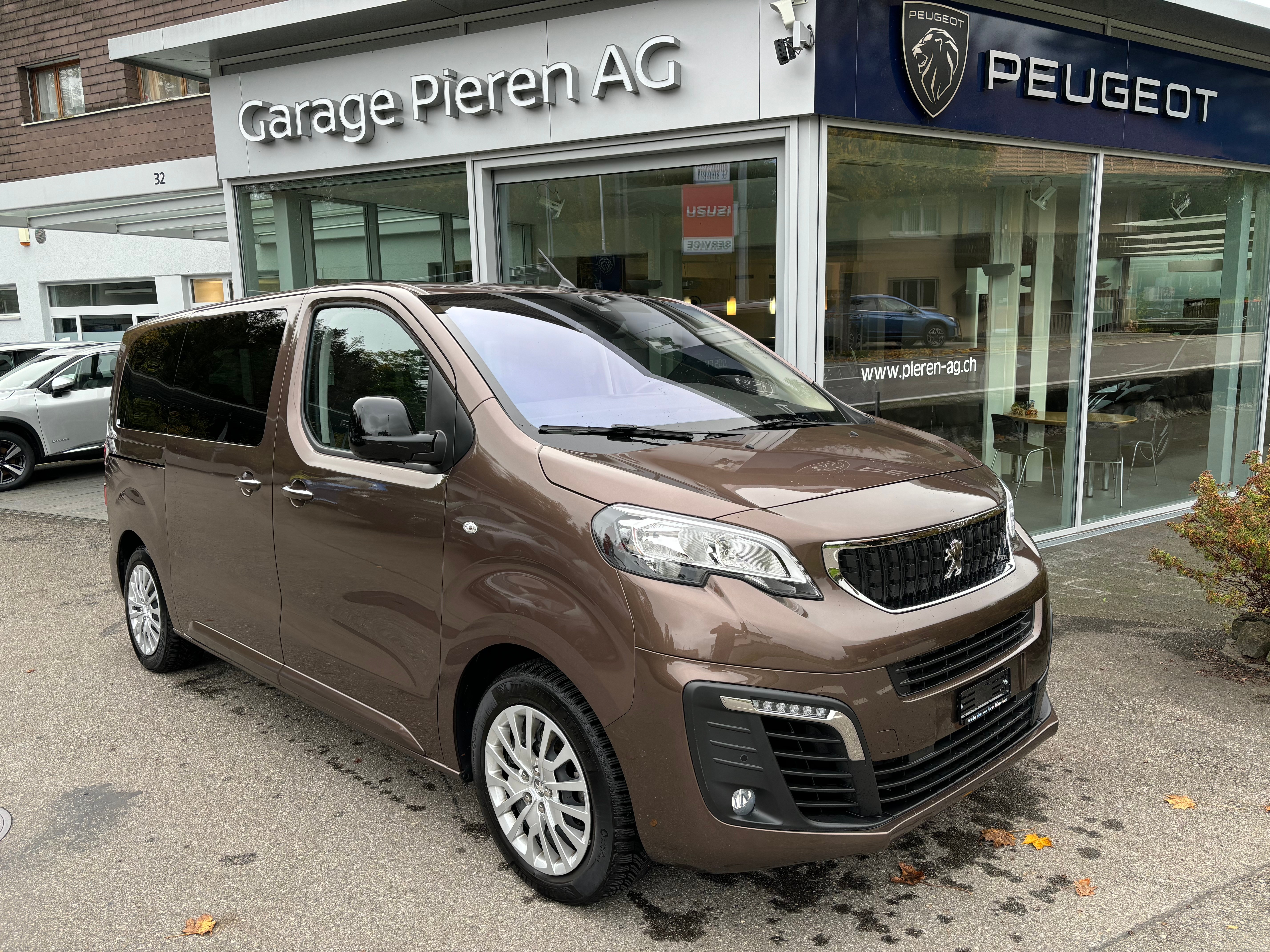 PEUGEOT Traveller Business Standard EAT8