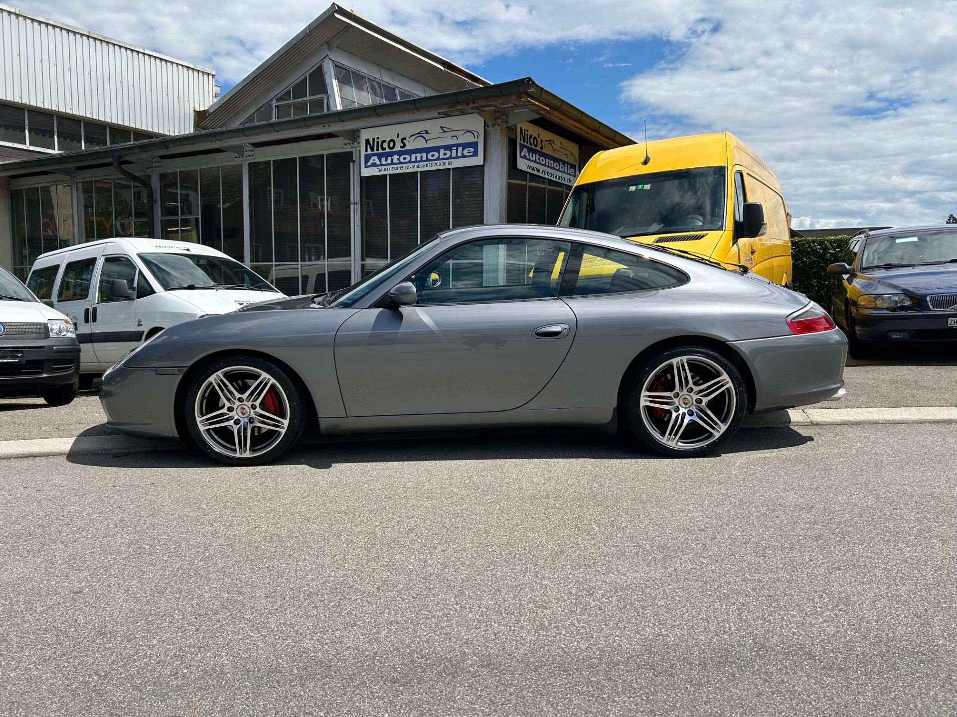 PORSCHE 911 Carrera 4