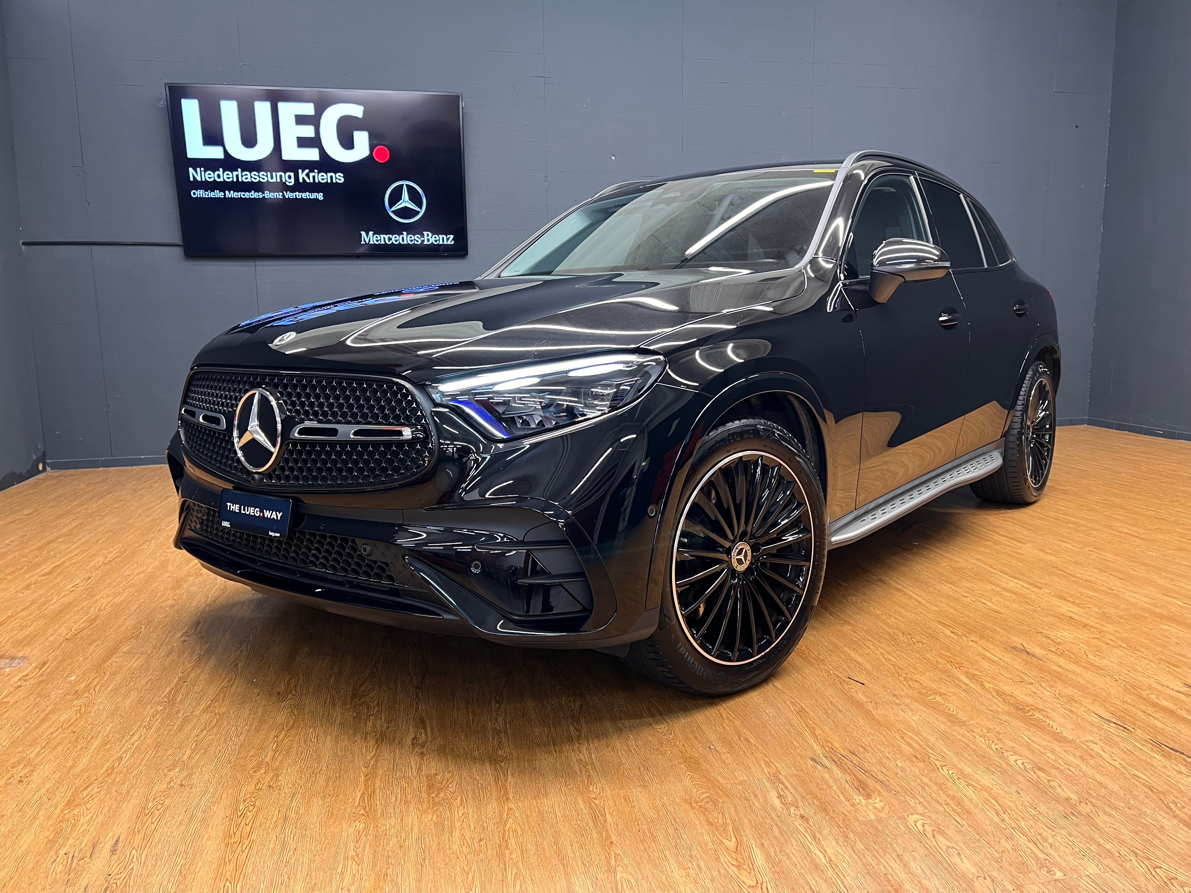 MERCEDES-BENZ GLC 200 4M - AMG - Digital Light / 20 Zoll Räder / Winter-Paket / Sitzmemory