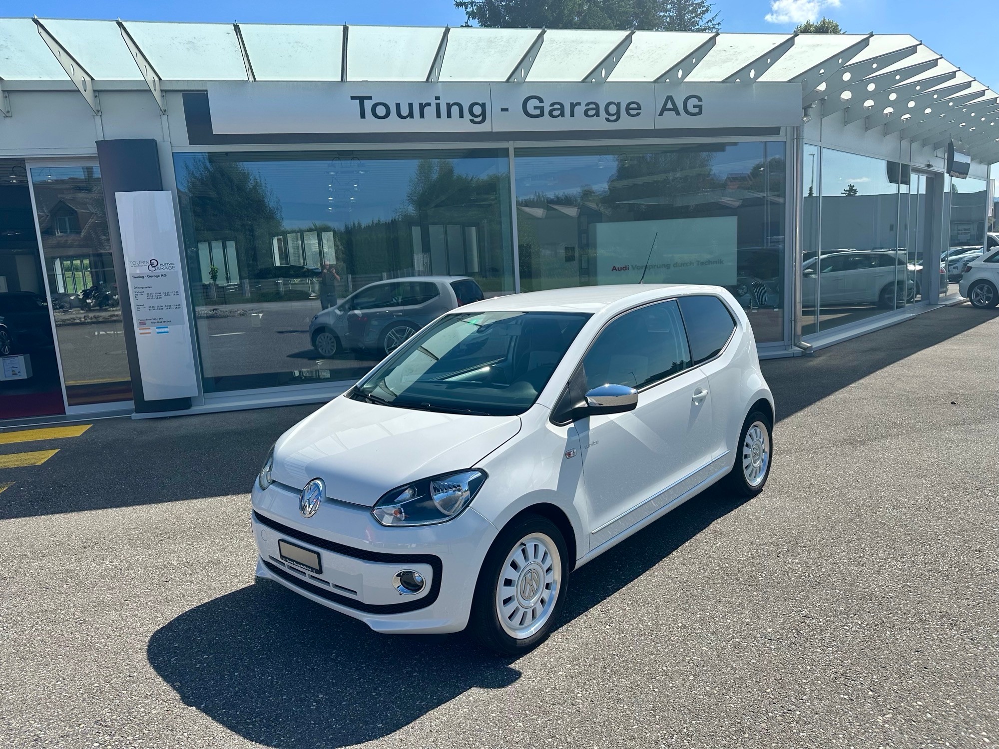 VW Up 1.0 white up