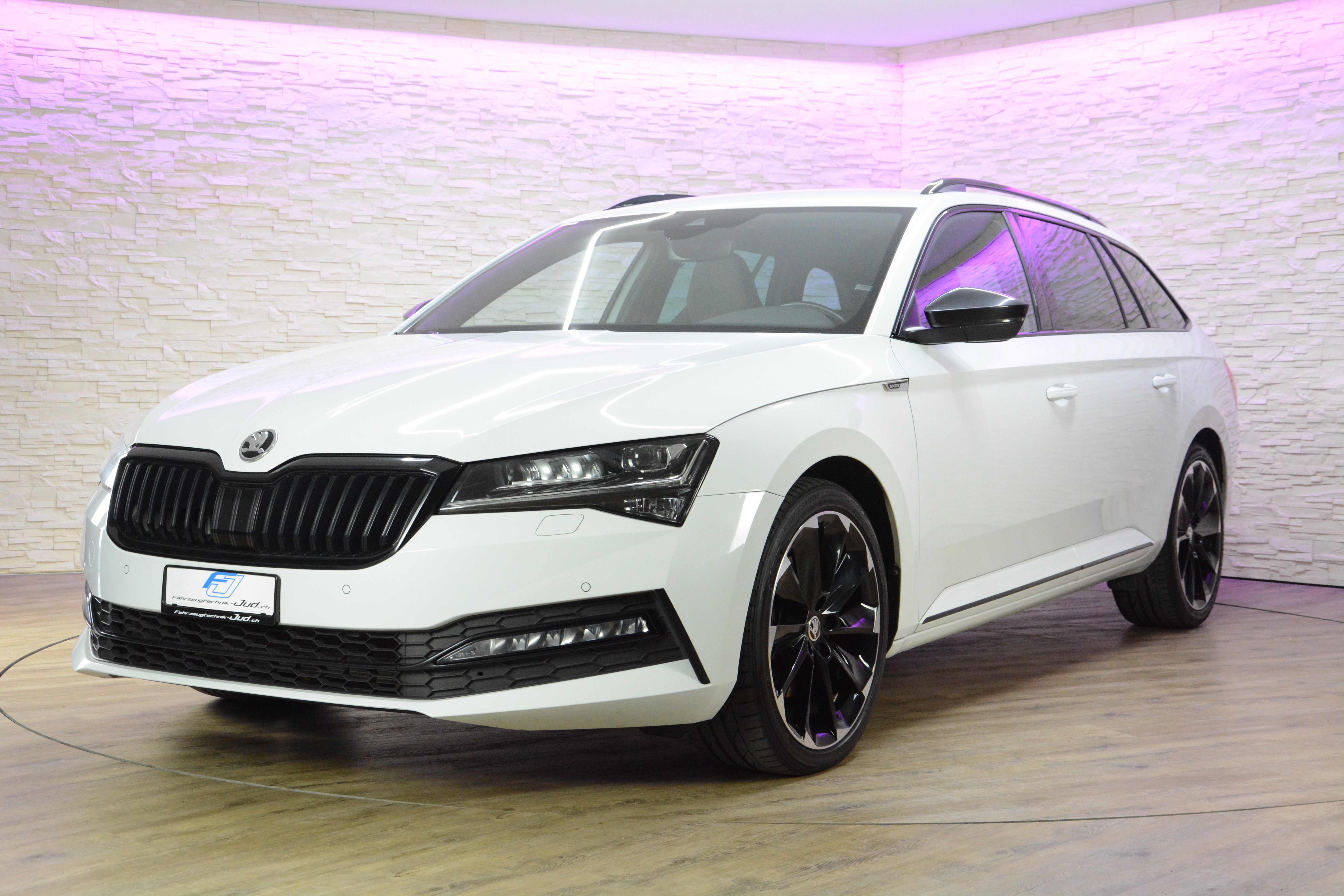 SKODA Superb Combi 2.0 TDI 200 SportLine 4x4 DSG