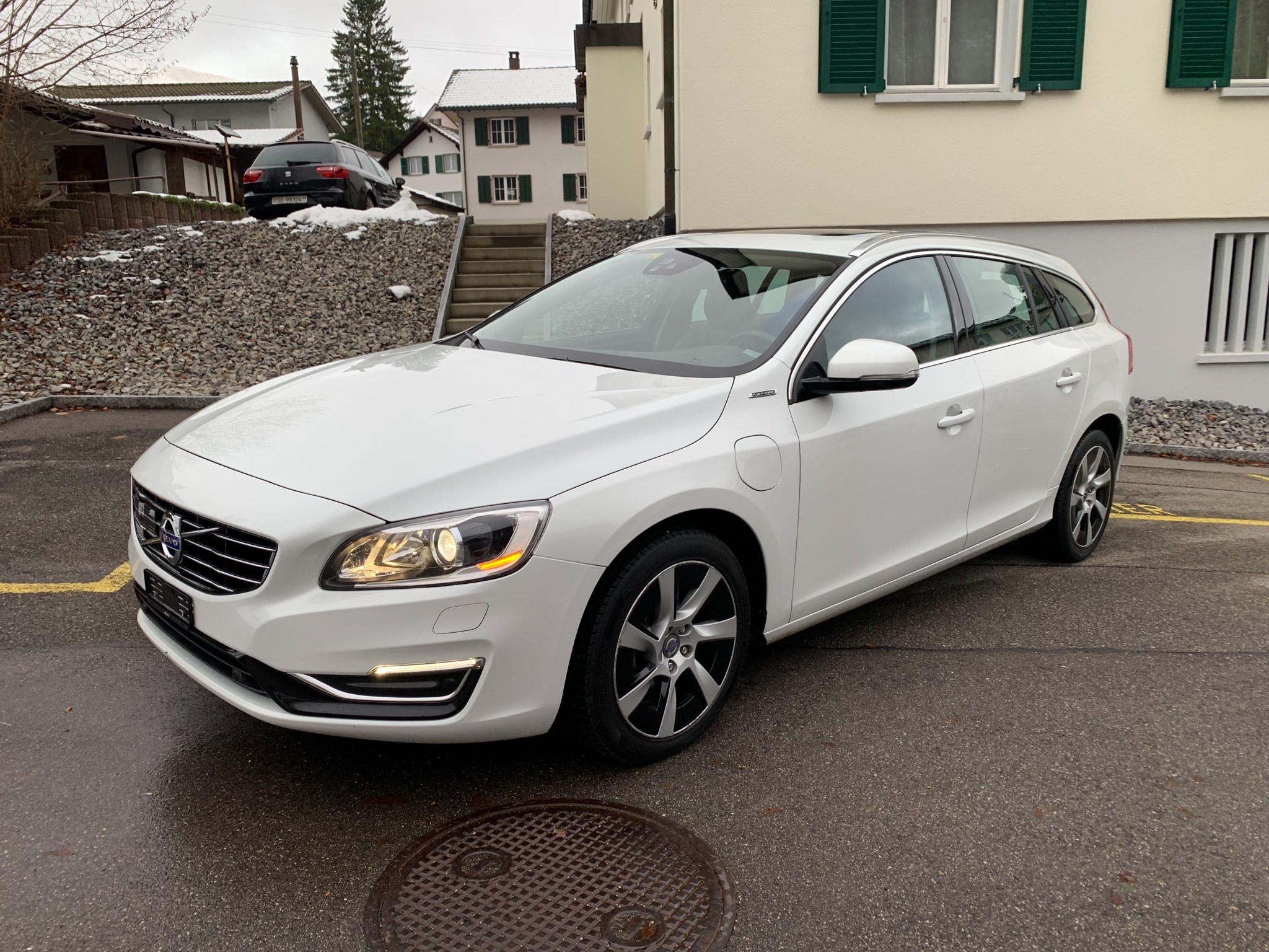 VOLVO V60 D6 AWD Plug-in Hybrid Summum Geartronic