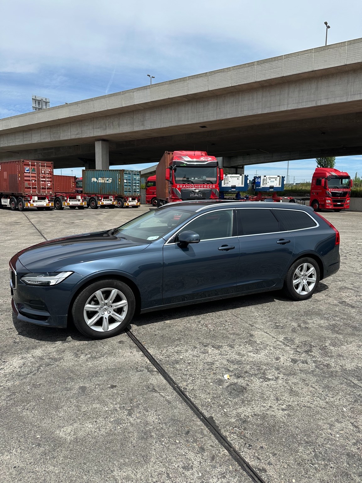 VOLVO V90 D3 AWD Momentum Geartronic