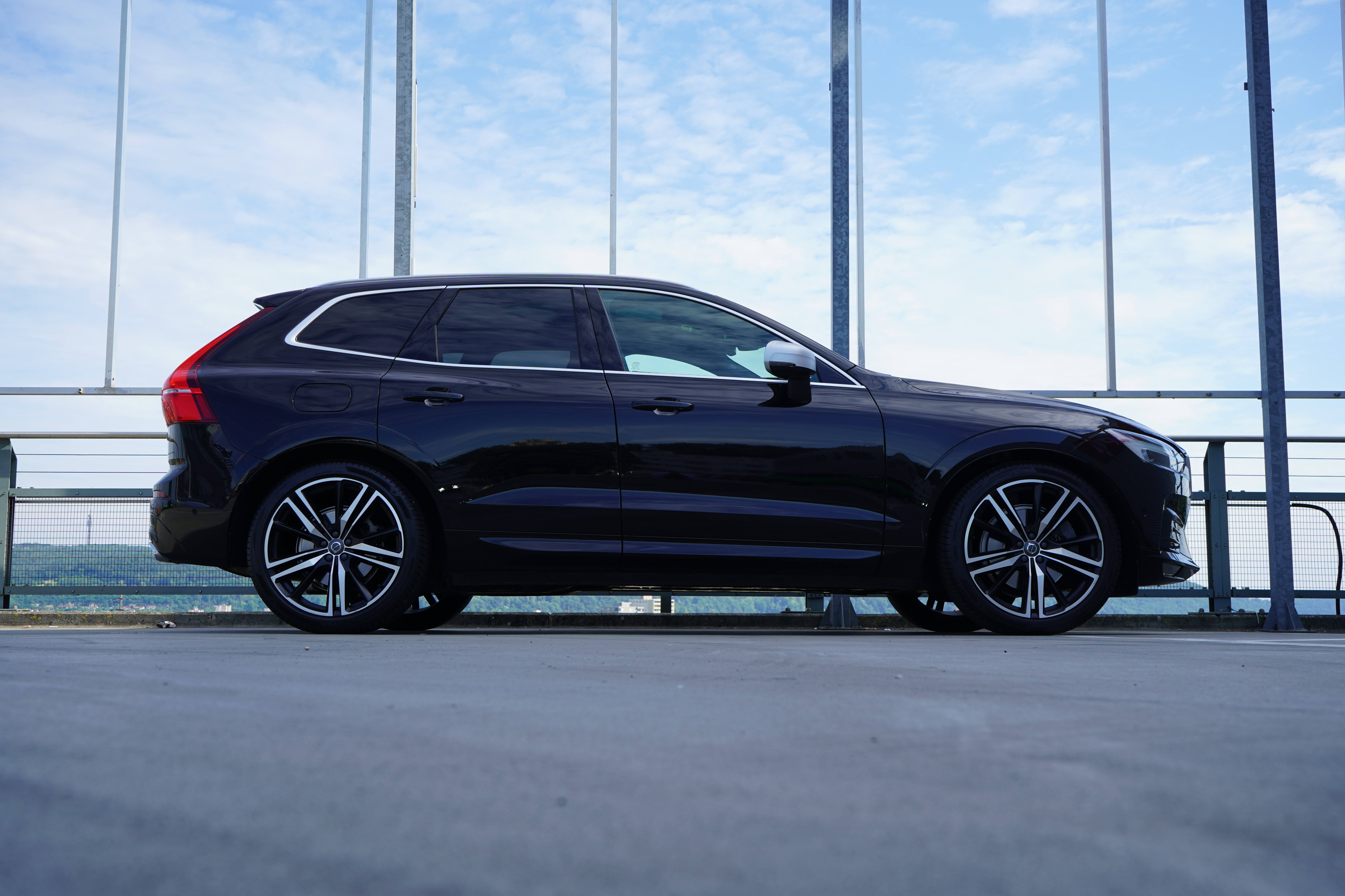 VOLVO XC60 T6 AWD R-DESIGN BLACK GEARTRONIC l 310 PS