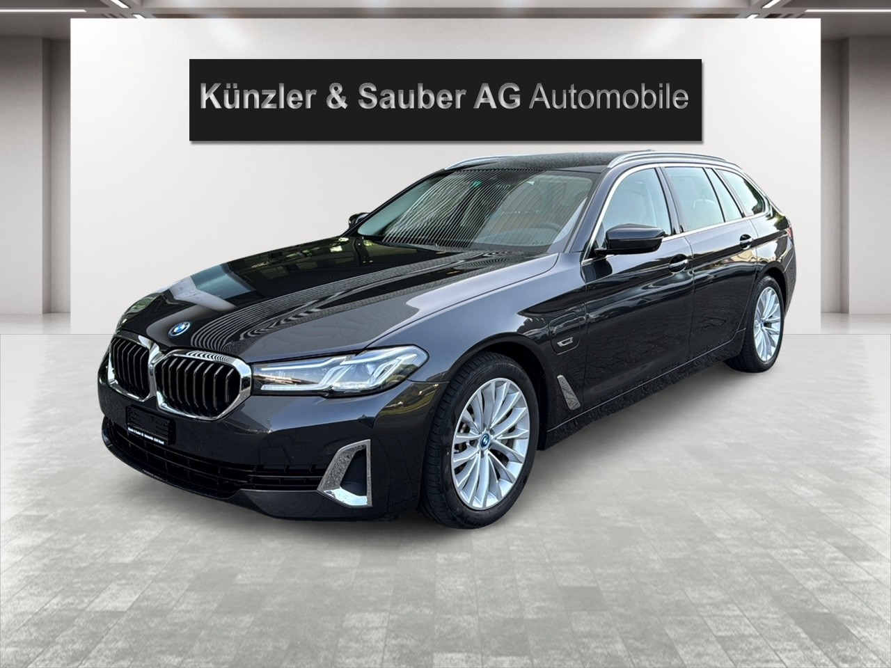 BMW 530e xDrive Touring Luxury Line Steptronic