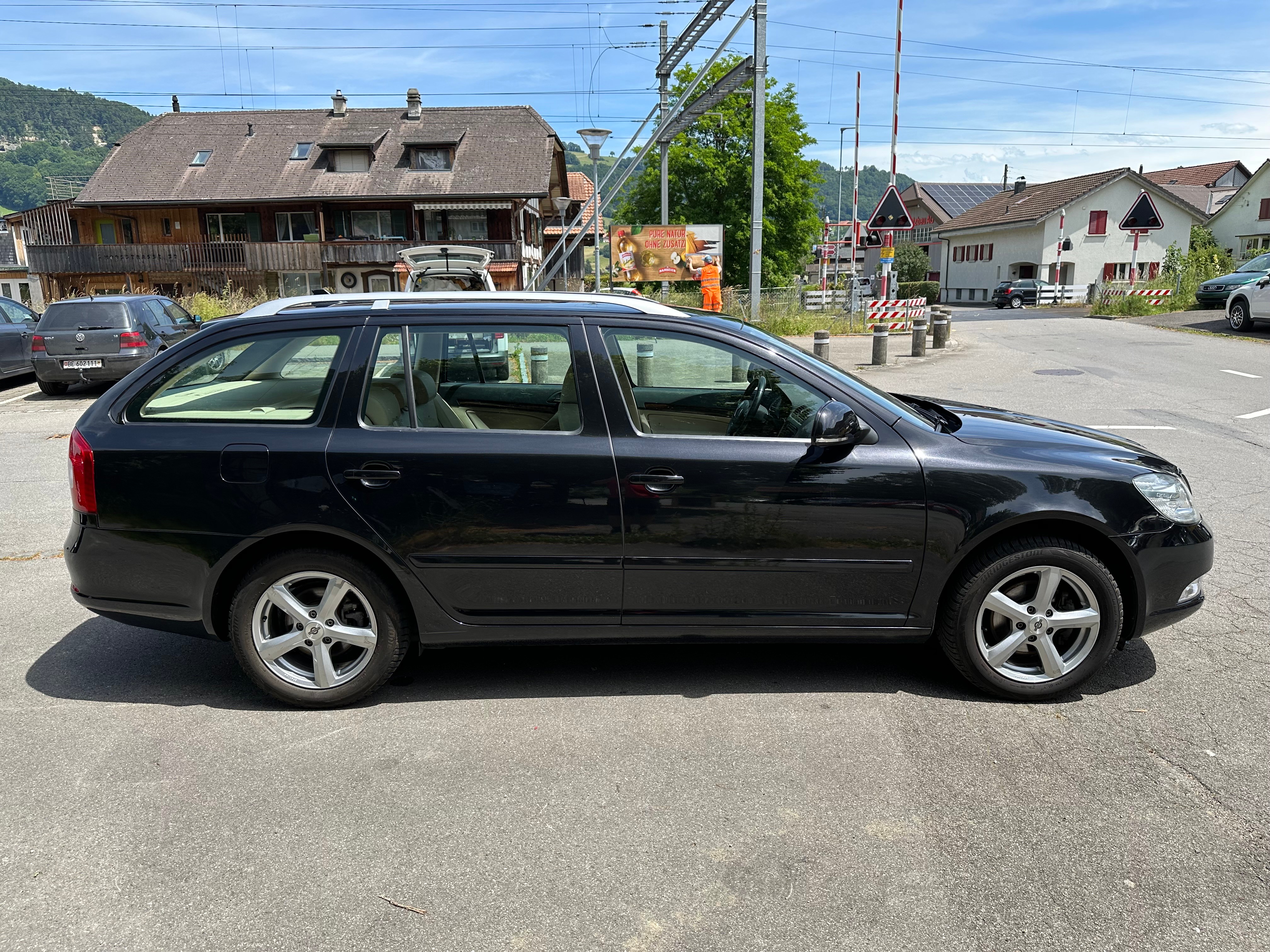 SKODA Octavia Combi 1.8 TSI Elegance DSG