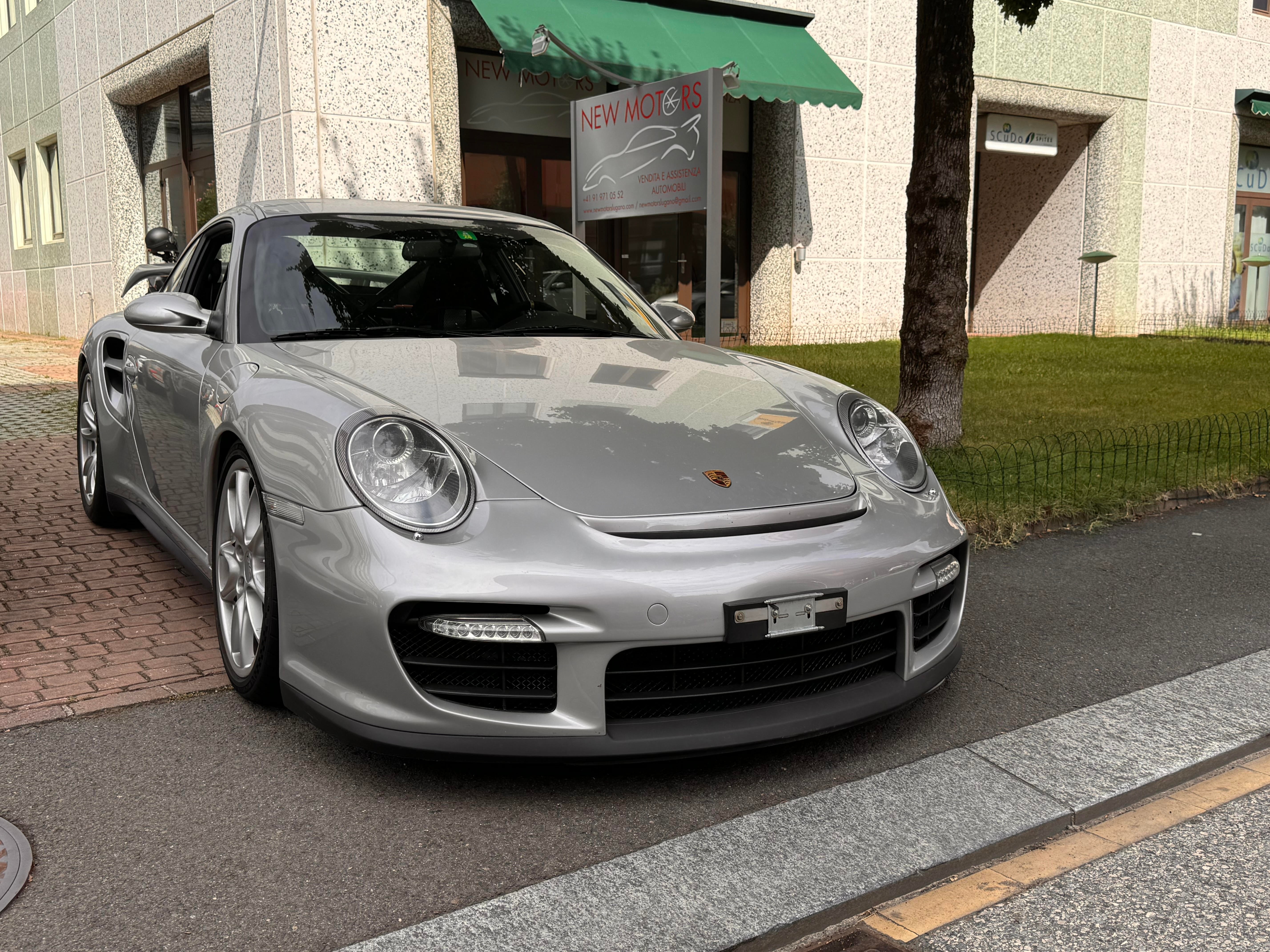 PORSCHE 911 GT2