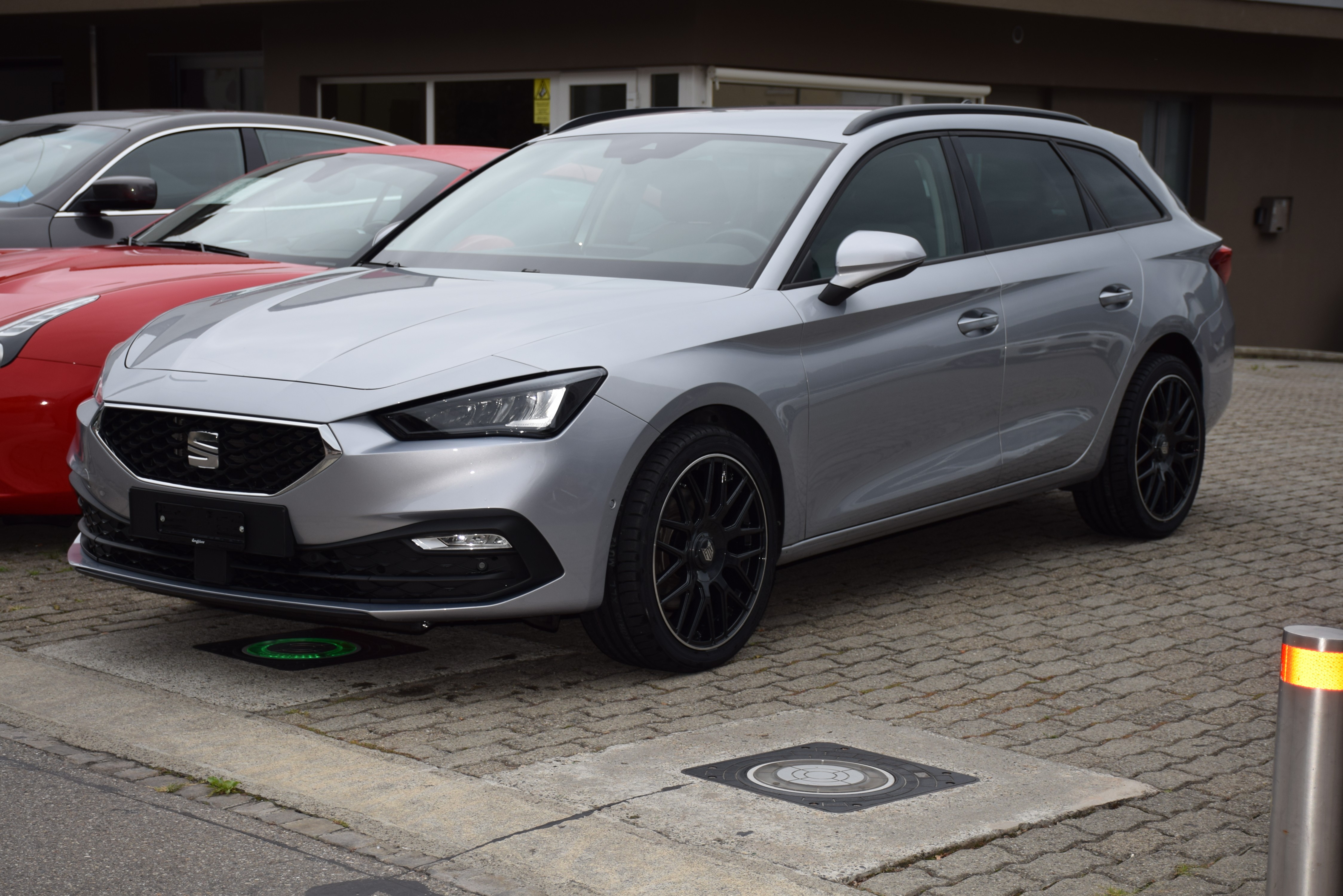 SEAT Leon ST 2.0 TDI EVO DSG Style **Cockpit ** Gr-Navigation ** CH-Fahrzeug ** Cockpit ** ACC Systeme ** 19 Zoll Rad