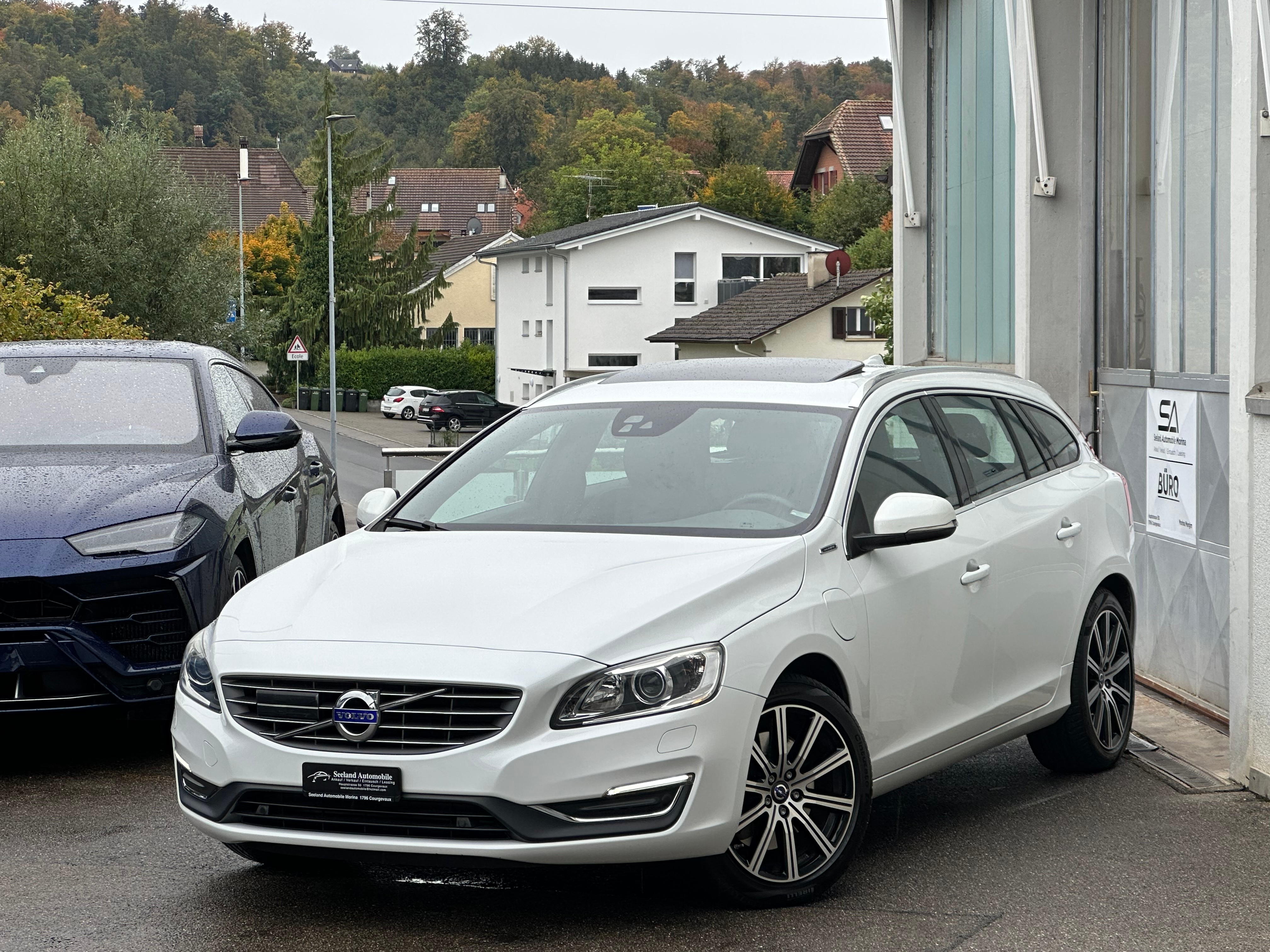 VOLVO V60 D6 AWD Plug-in Hybrid Summum Geartronic