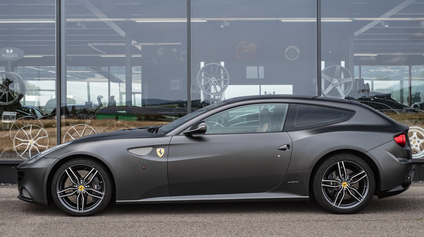 FERRARI FF *TAILOR MADE* GRIS MAT CUIR NATUREL, 4,9% LEASING