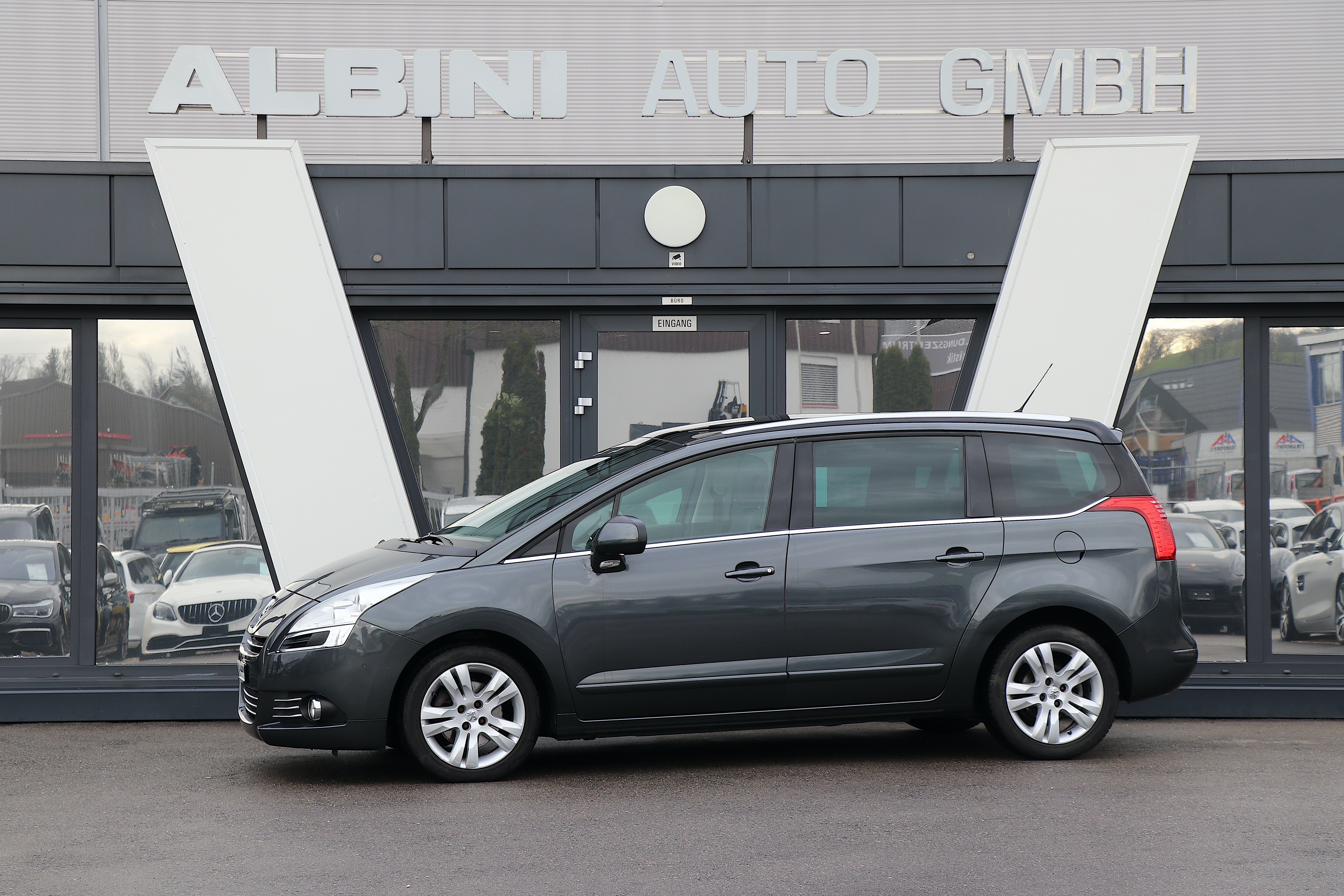 PEUGEOT 5008 1.6 16V T Sport Pack 7 Plätzer